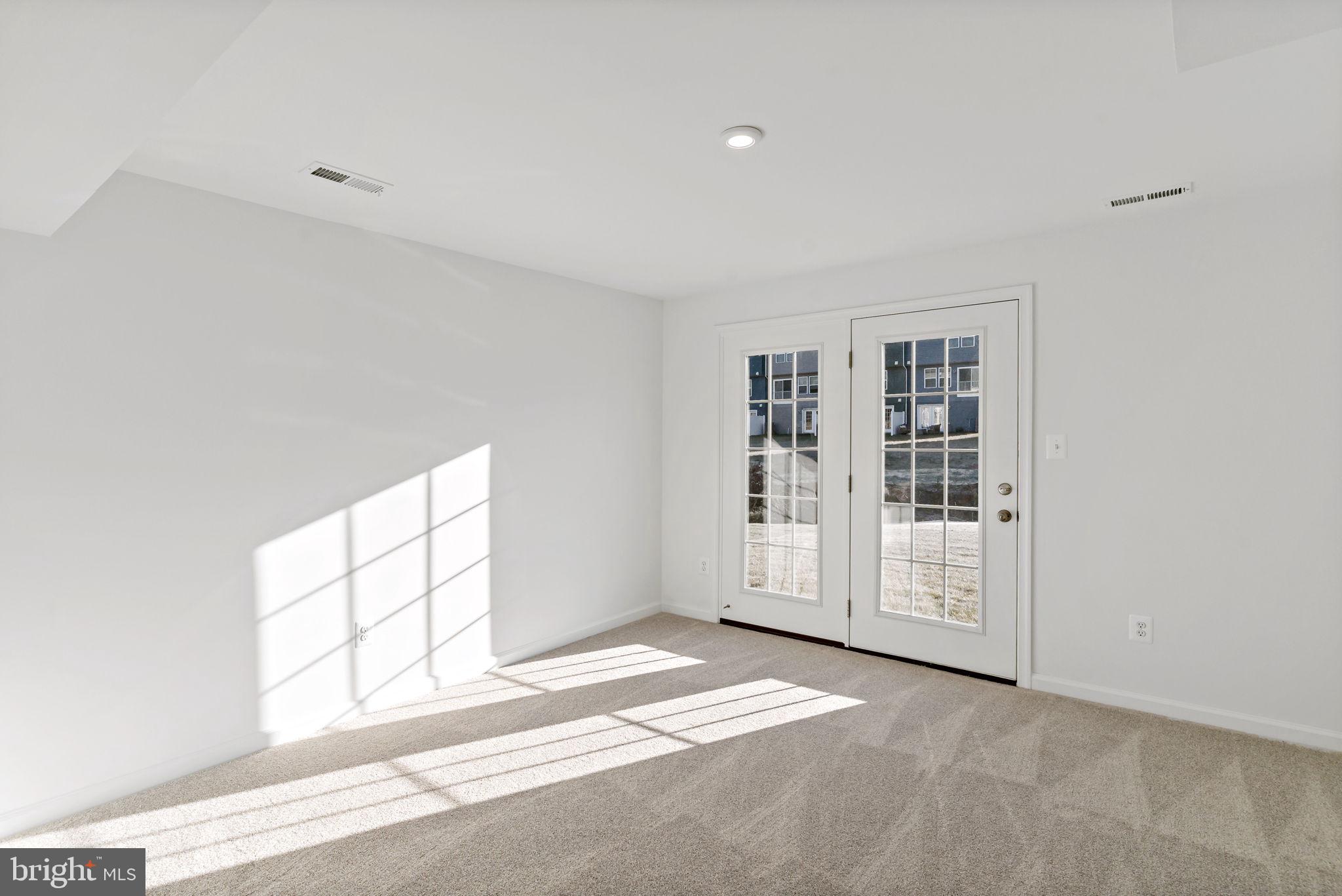 WHISPERING PINES - Residential