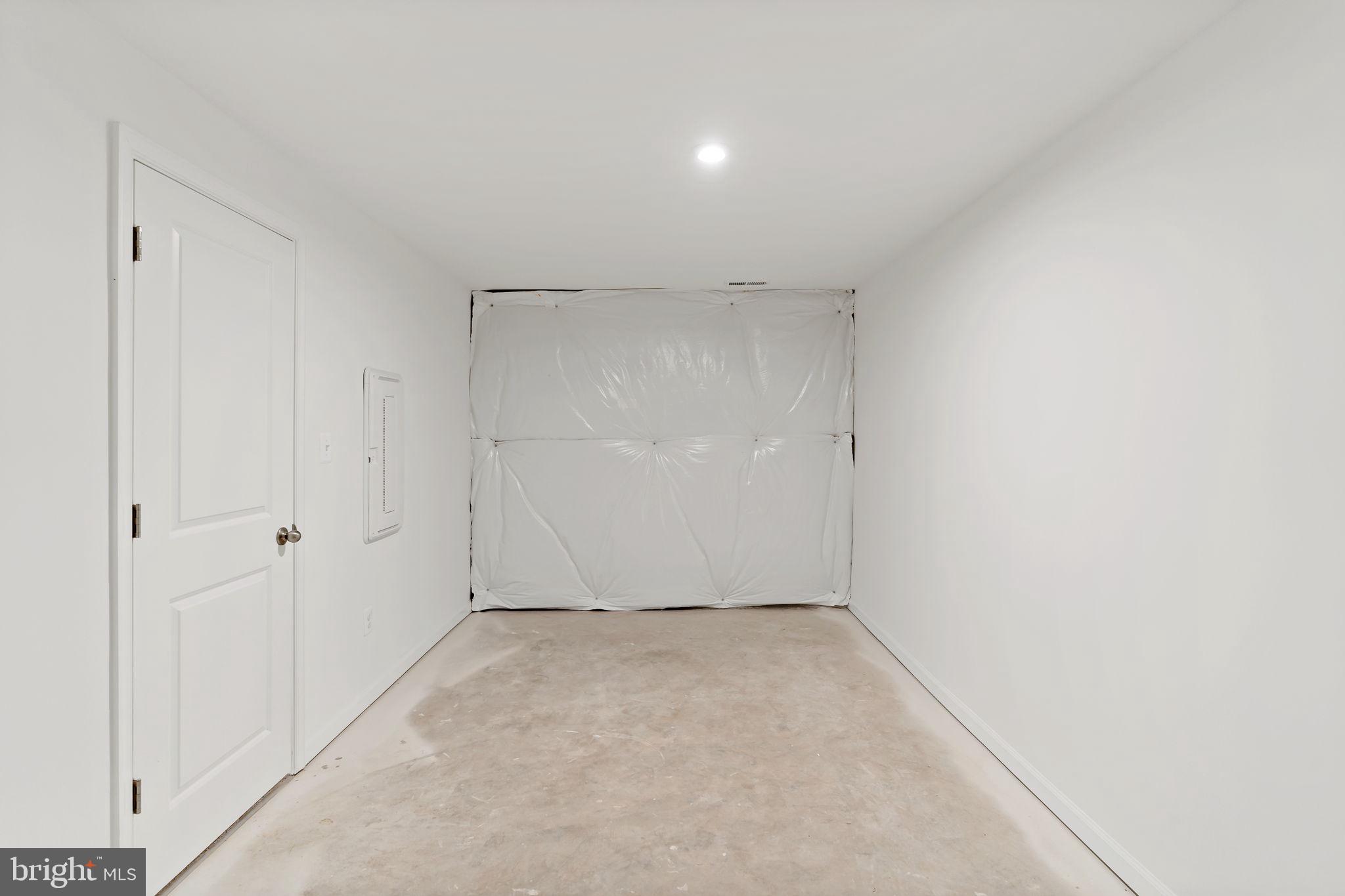 WHISPERING PINES - Residential