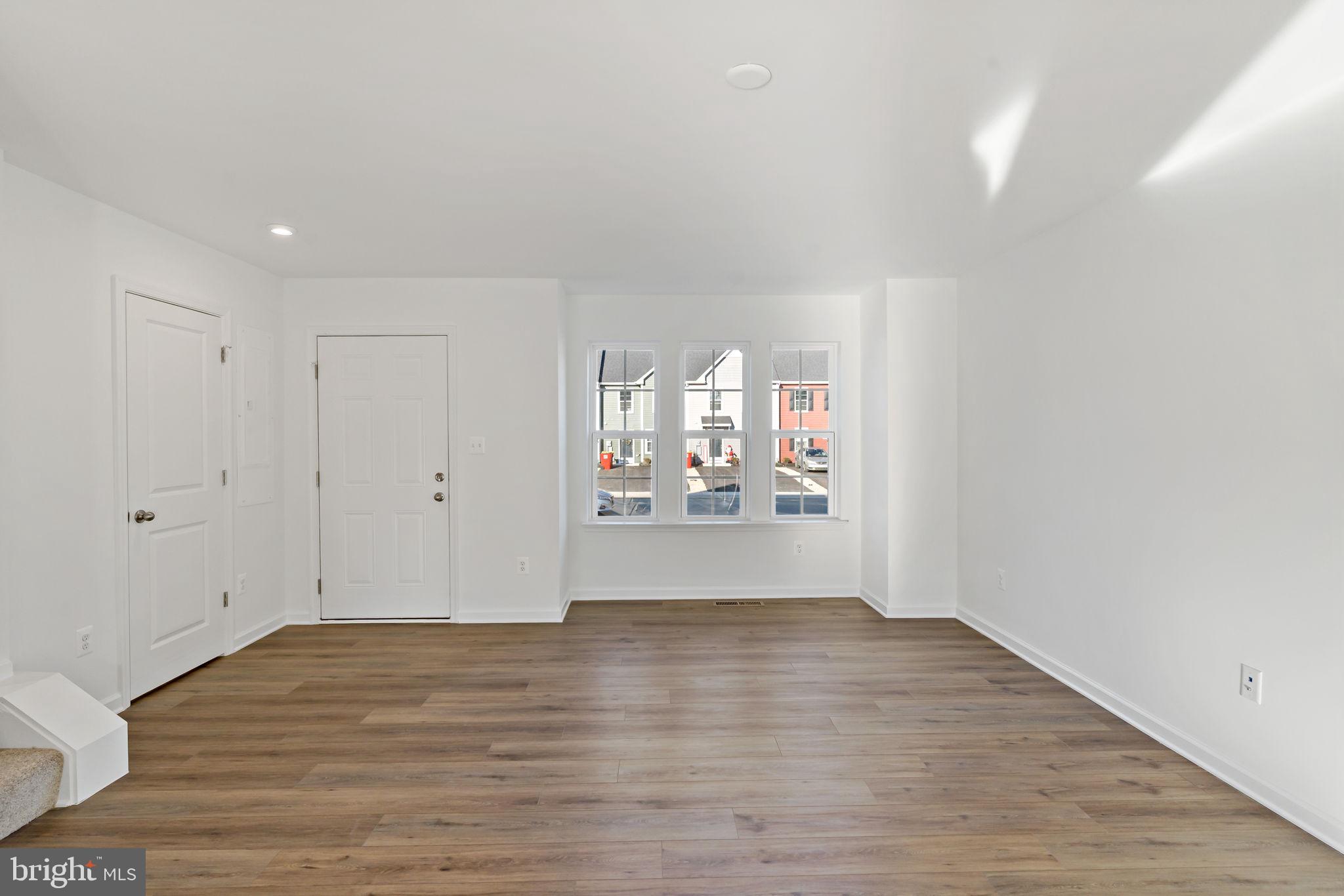 WHISPERING PINES - Residential