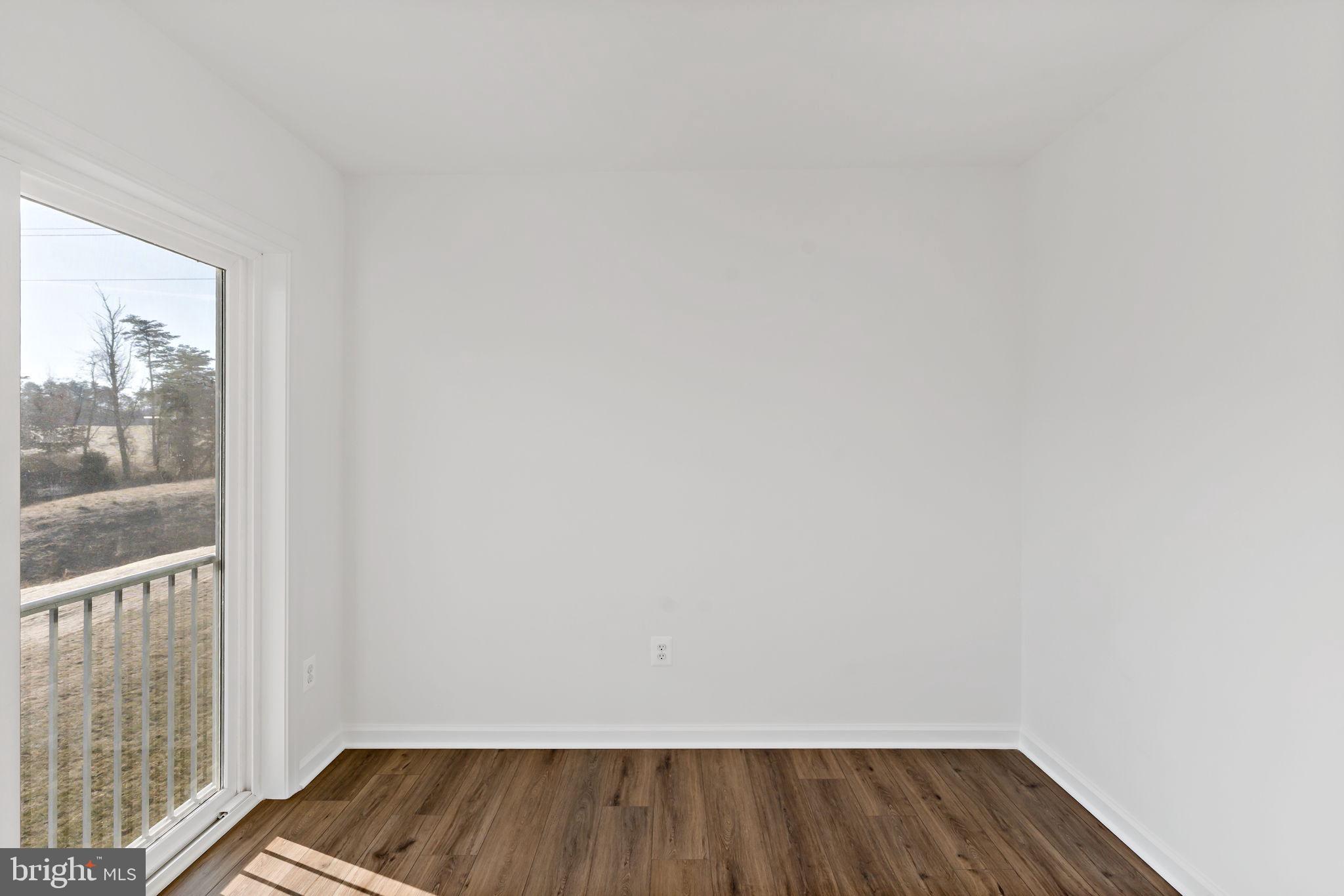 WHISPERING PINES - Residential