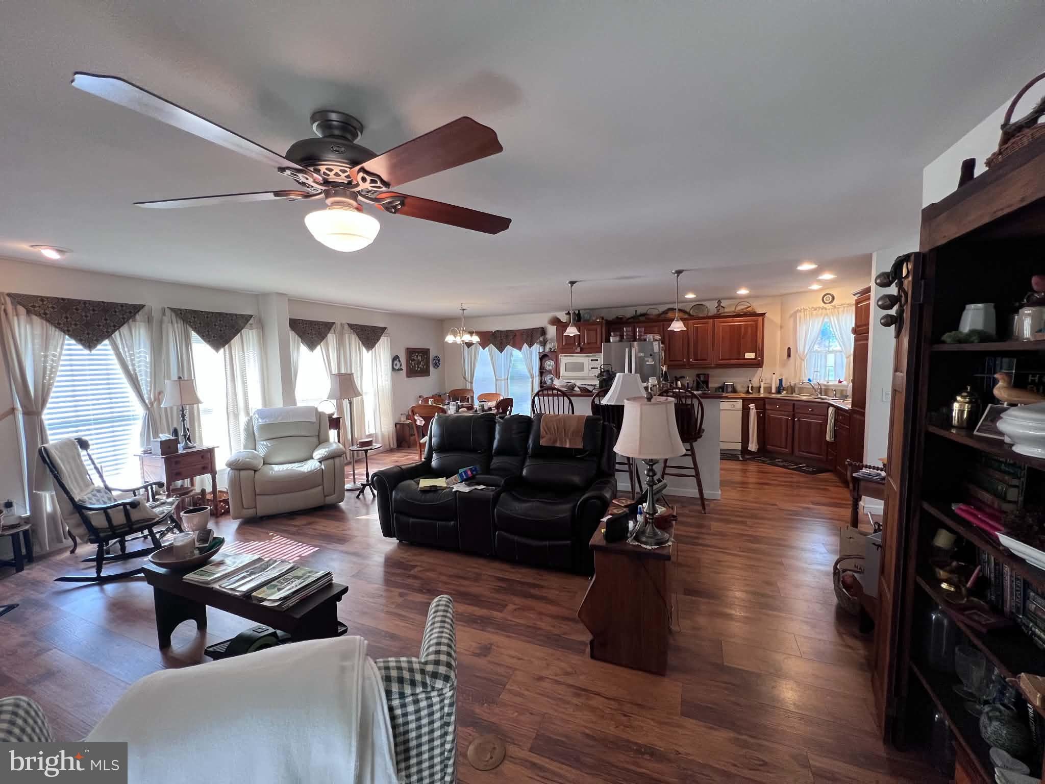 8 MADELEINE DR