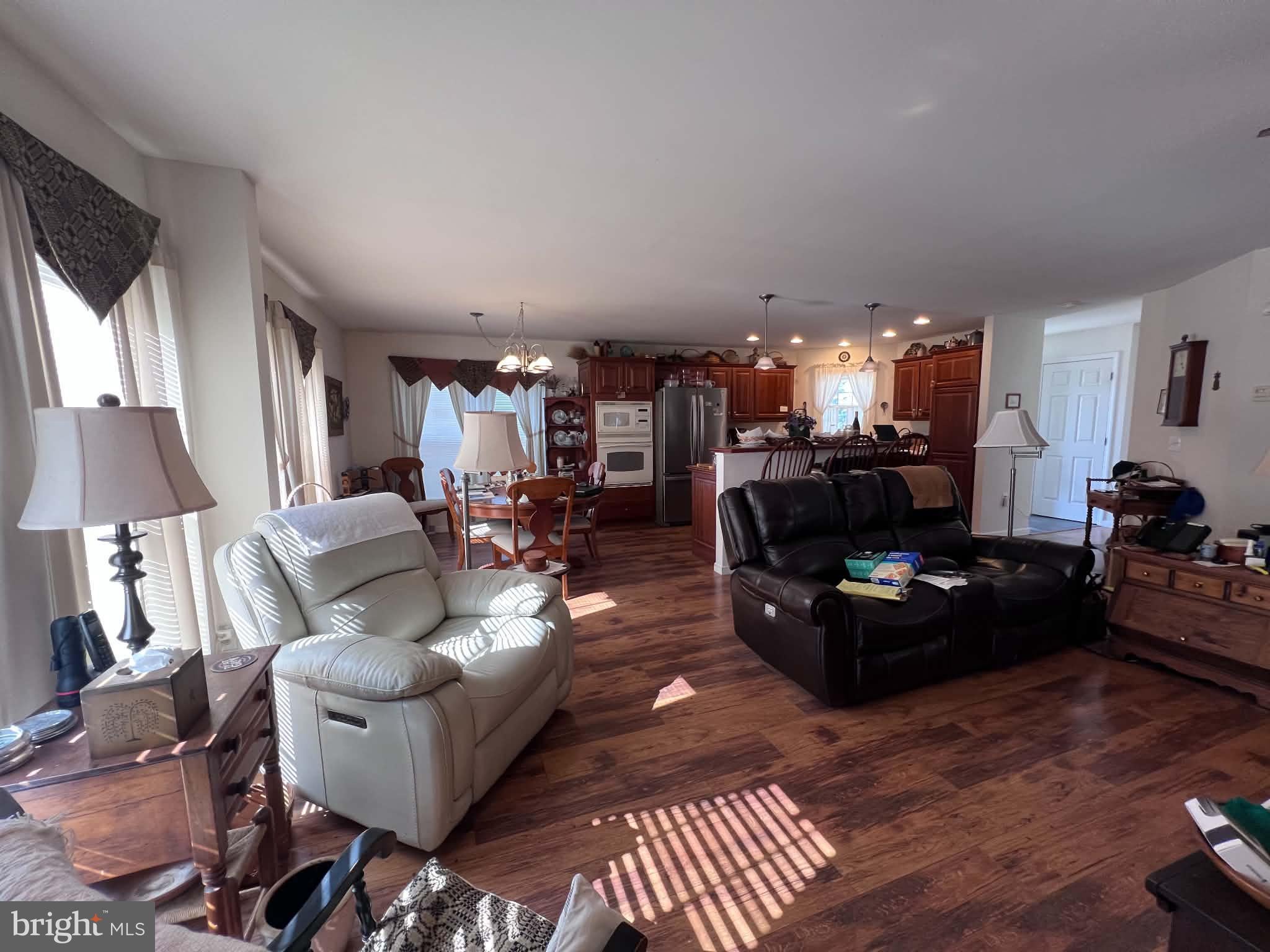 8 MADELEINE DR
