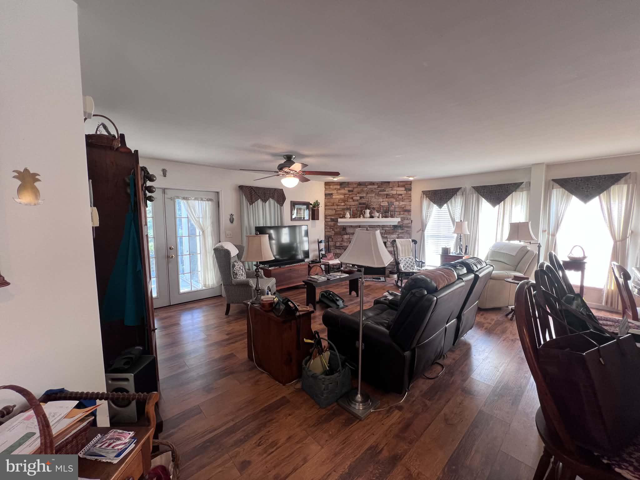 8 MADELEINE DR