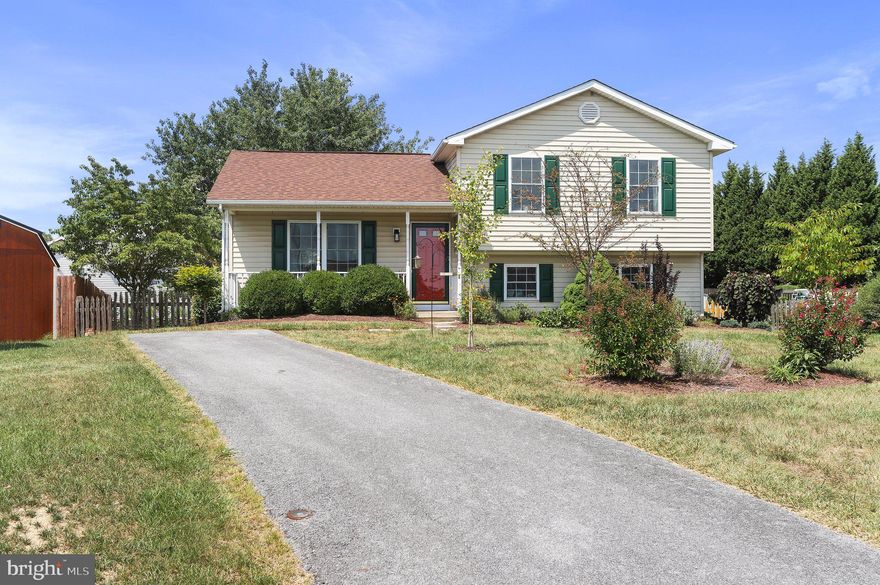 Adorable 3 bedroom, 2 bath tri-level on a cul de sac.  Close to shopping and commuter routes.  Family room in basement could also be 4th bedroom if needed.  New kitchen appliances.  Remodeled primary bath. Fenced in yard.  Perfect home for first time home buyer!  Seller will need to rent back until end of October.