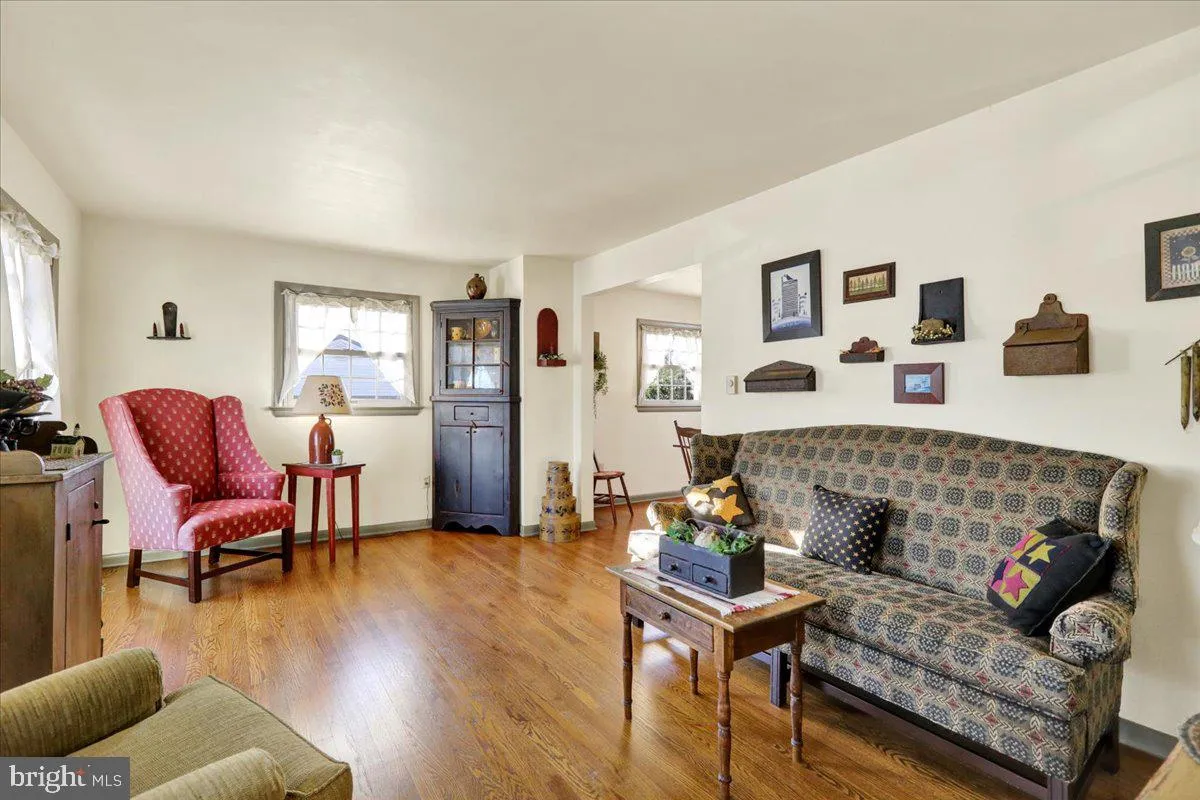 Lancaster, Pennsylvania 17603, United States, 4 Bedrooms Bedrooms, ,2 BathroomsBathrooms,Residential,Pending,19579