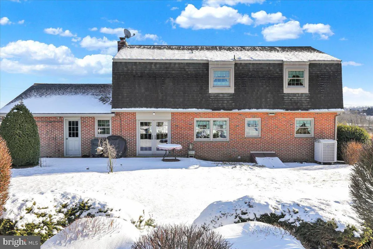 Lancaster, Pennsylvania 17603, United States, 4 Bedrooms Bedrooms, ,2 BathroomsBathrooms,Residential,Pending,19579