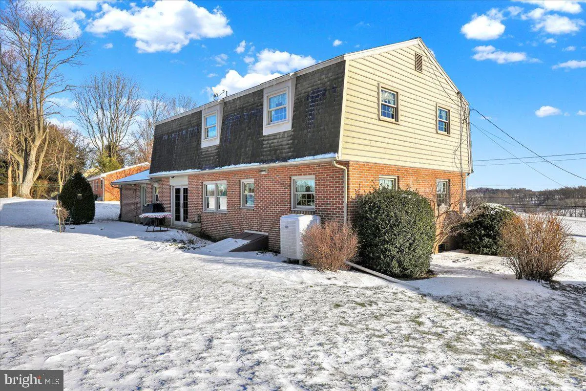 Lancaster, Pennsylvania 17603, United States, 4 Bedrooms Bedrooms, ,2 BathroomsBathrooms,Residential,Pending,19579