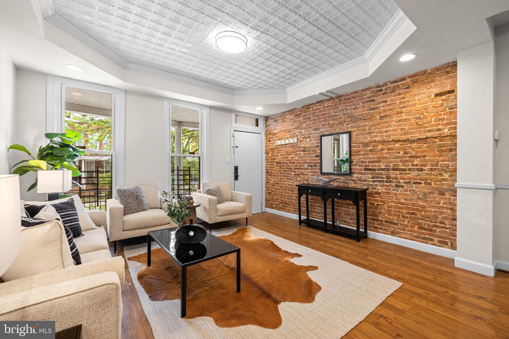 326 E 28TH STREET