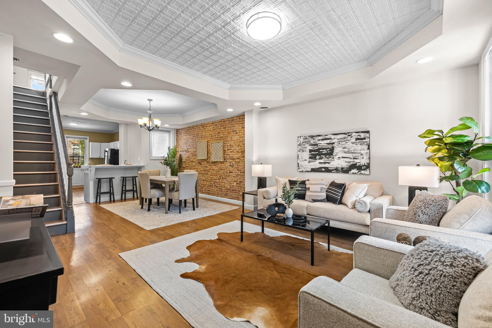 326 E 28TH STREET