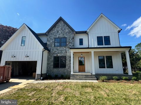 930 FAIRWAY DRIVE NE VIENNA VA 22180