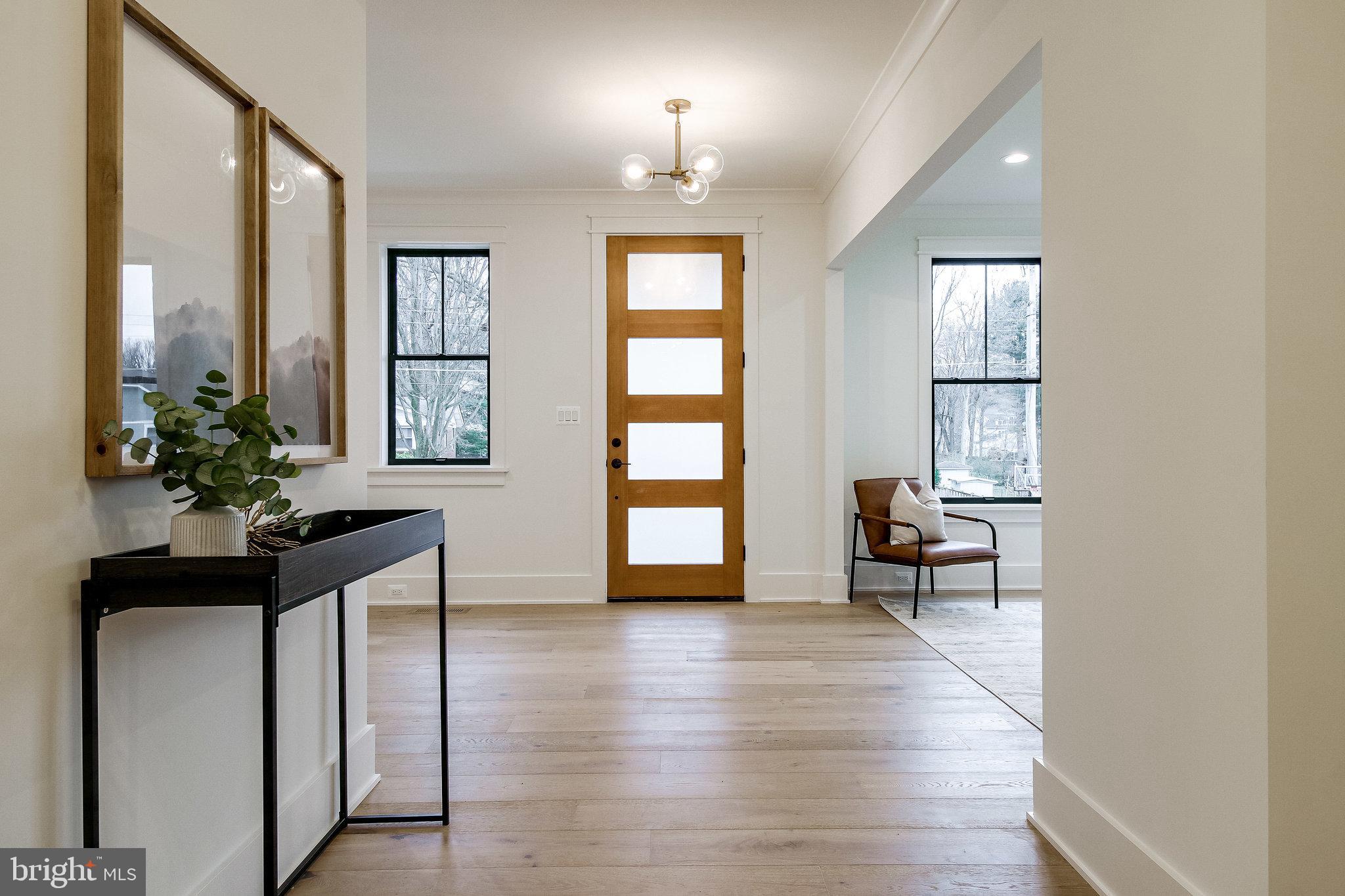 930 FAIRWAY DRIVE NE