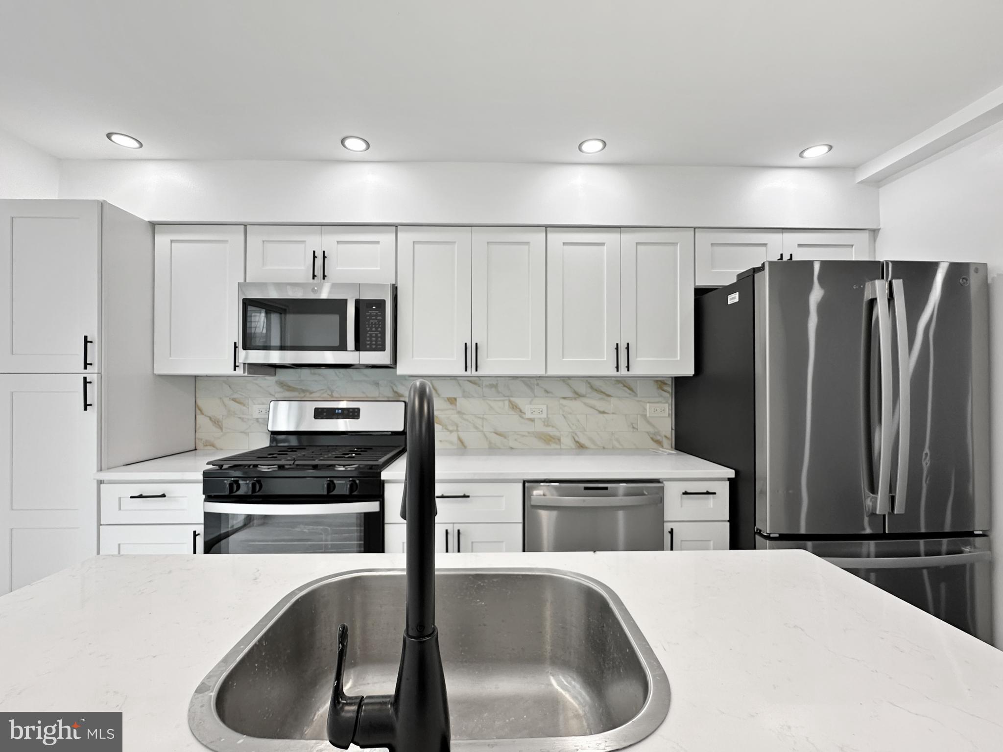 2040 S NORWOOD STREET