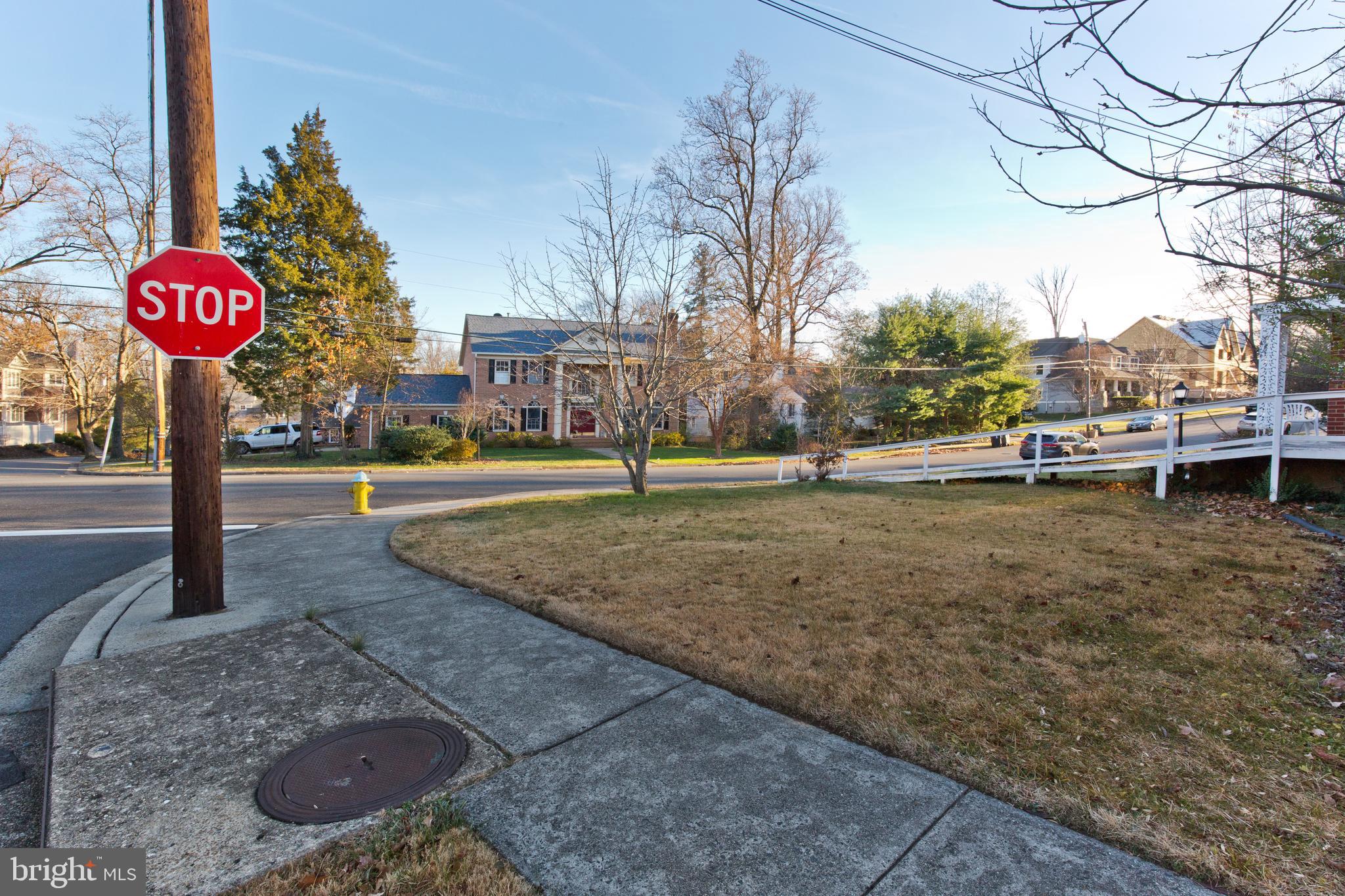 WILLIAMSBURG VILLAGE - Residential