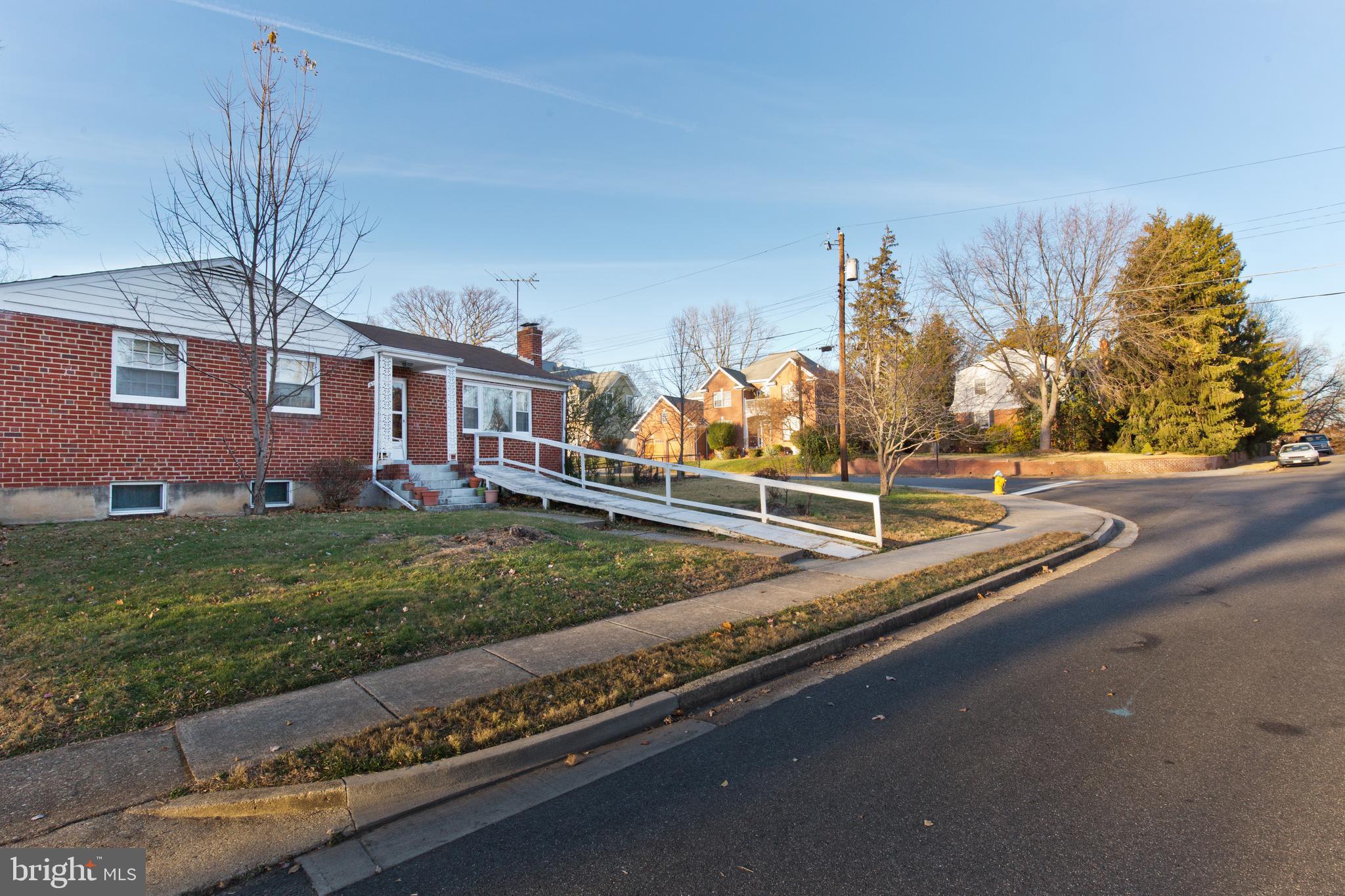 WILLIAMSBURG VILLAGE - Residential