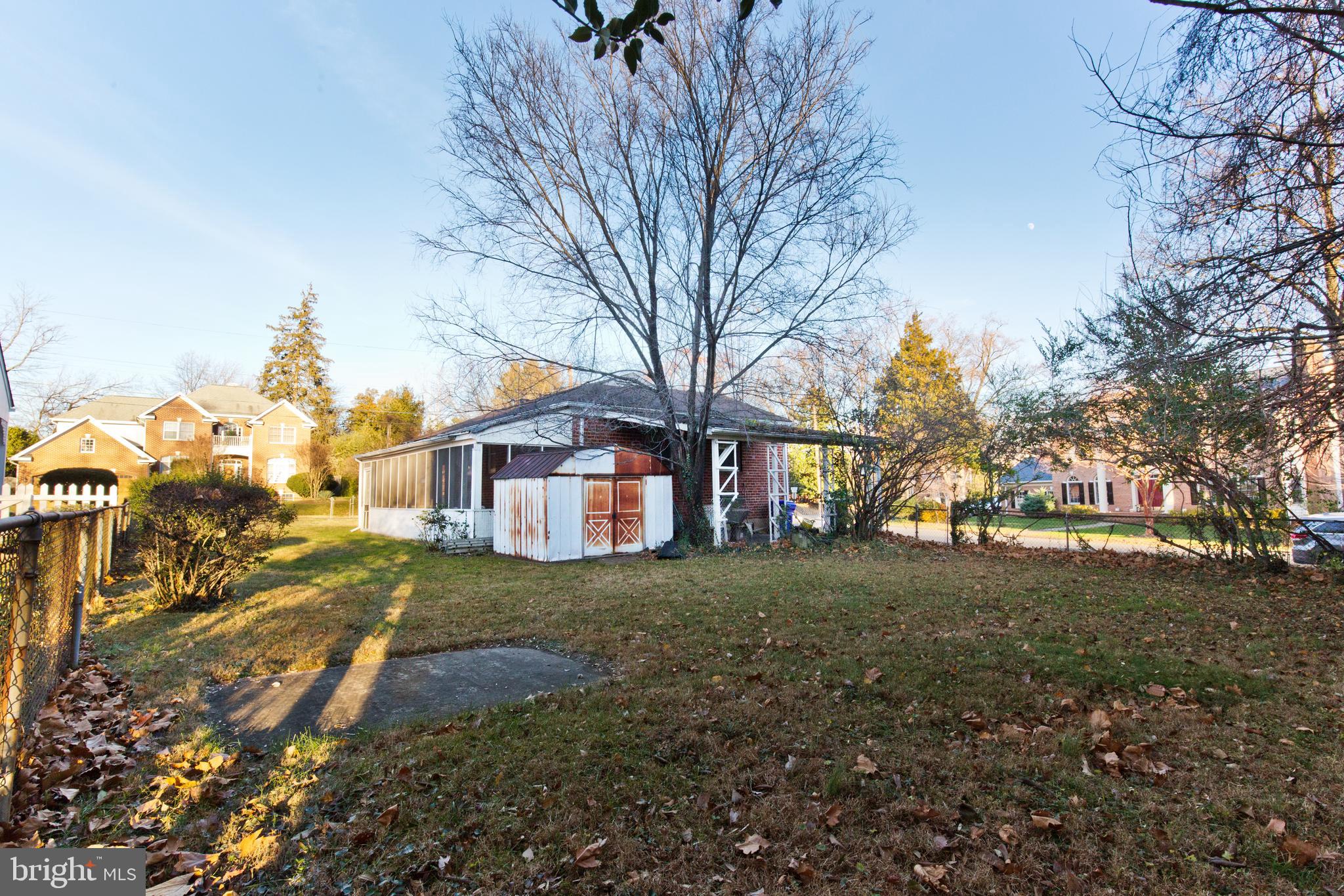 WILLIAMSBURG VILLAGE - Residential