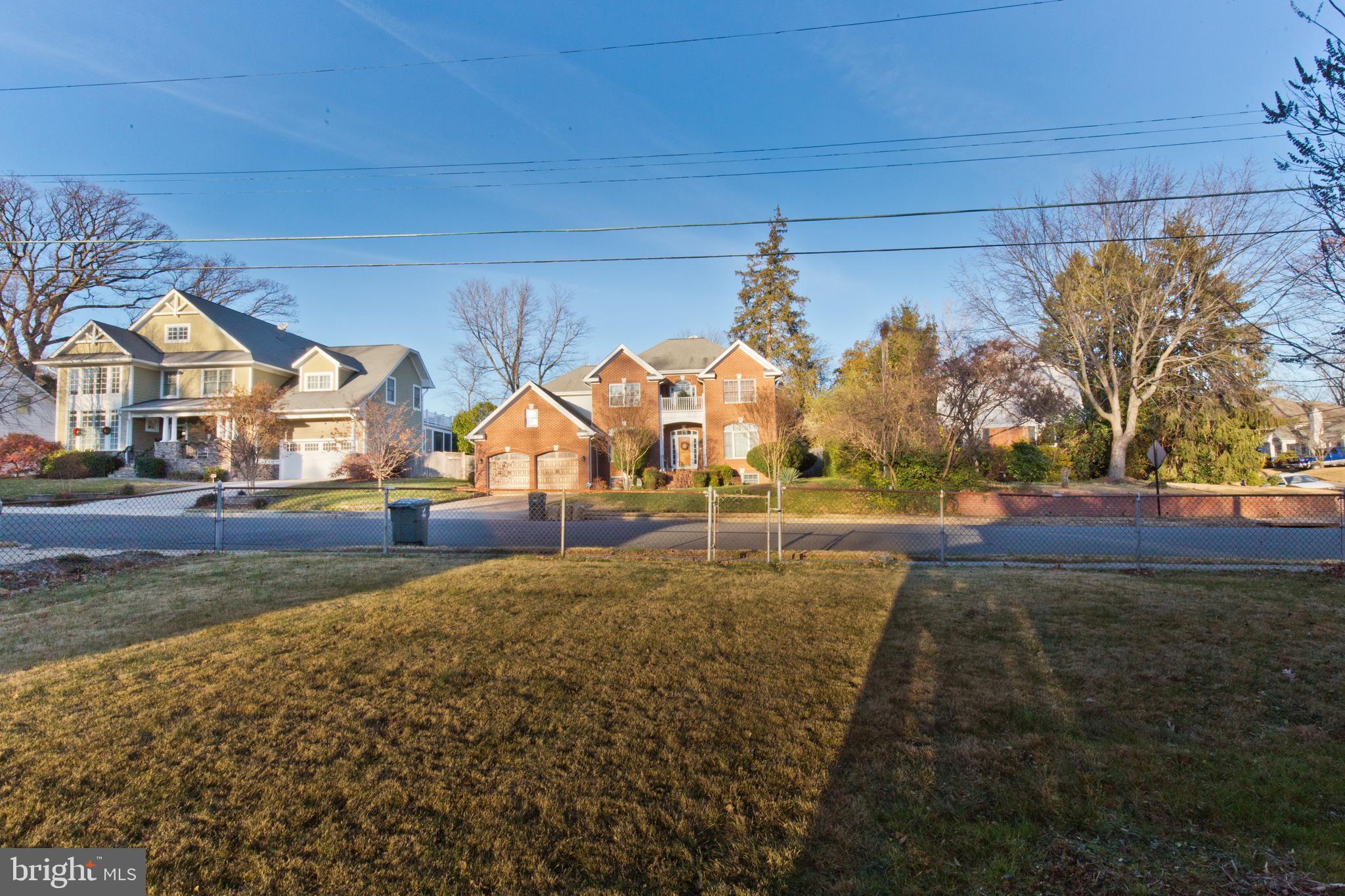 WILLIAMSBURG VILLAGE - Residential