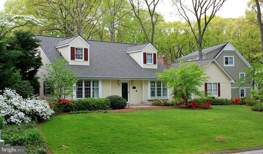 Incredible golf course view from this spacious Chartwell Cape!  1st floor master with upgraded bath, huge family room with views and gas fireplace, partially finished lower level w/ space for rooms.  Kitchen with breakfast room recently updated with top of the line appliances!  Rear deck & patio for entertaining & relaxing!   Blue Ribbon Schools, Country Club, swim and tennis clubs available.