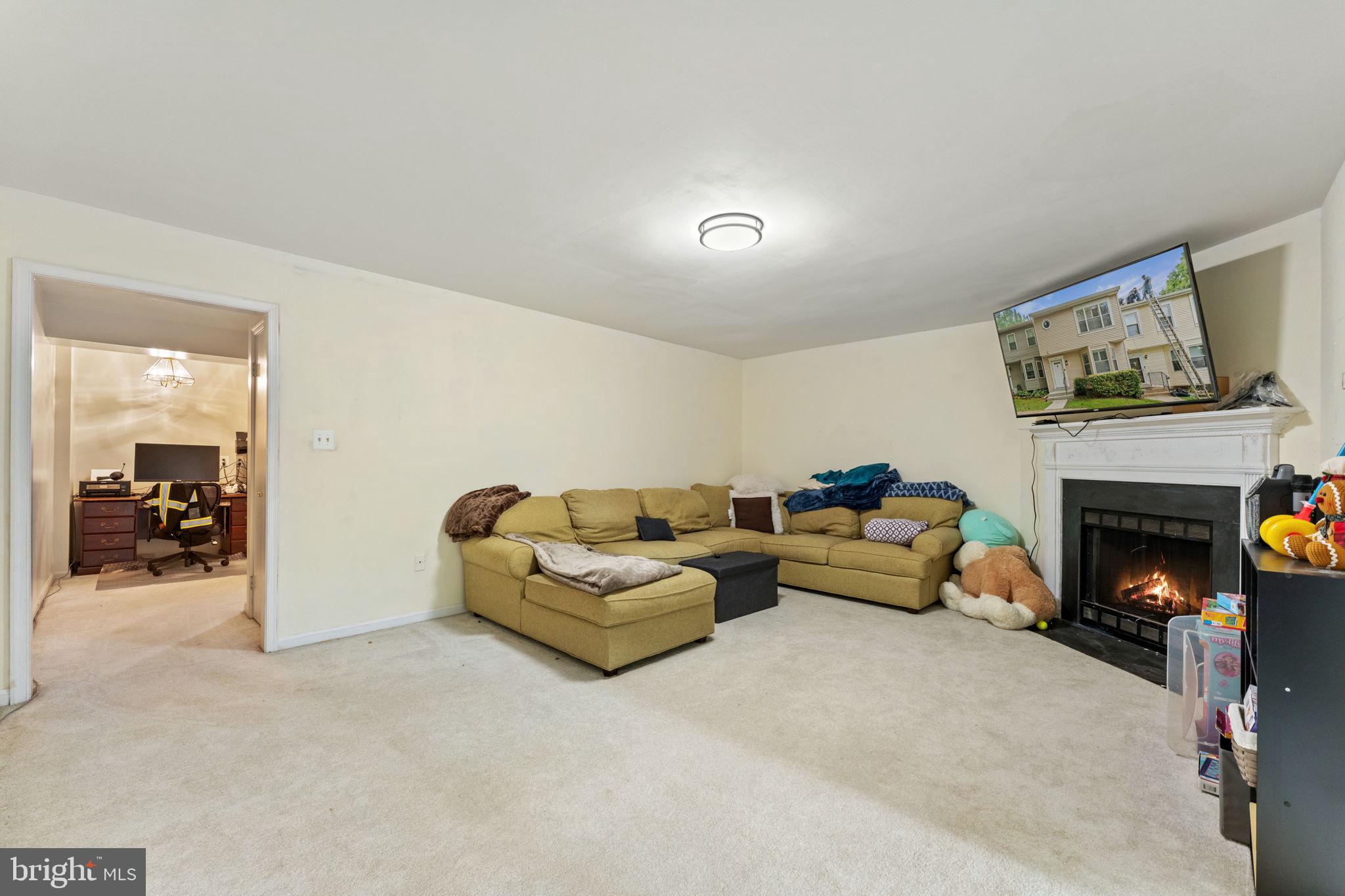 HILLSIDE TOWNES - Residential Lease