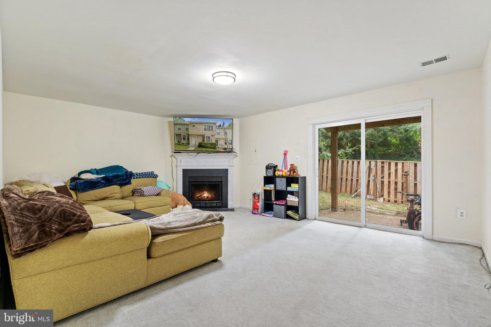 HILLSIDE TOWNES - Residential Lease