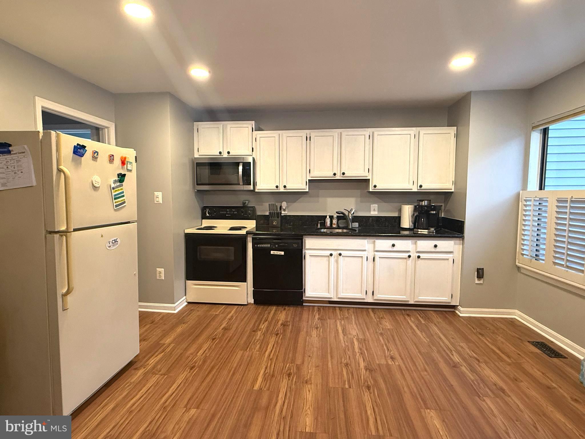 HILLSIDE TOWNES - Residential Lease