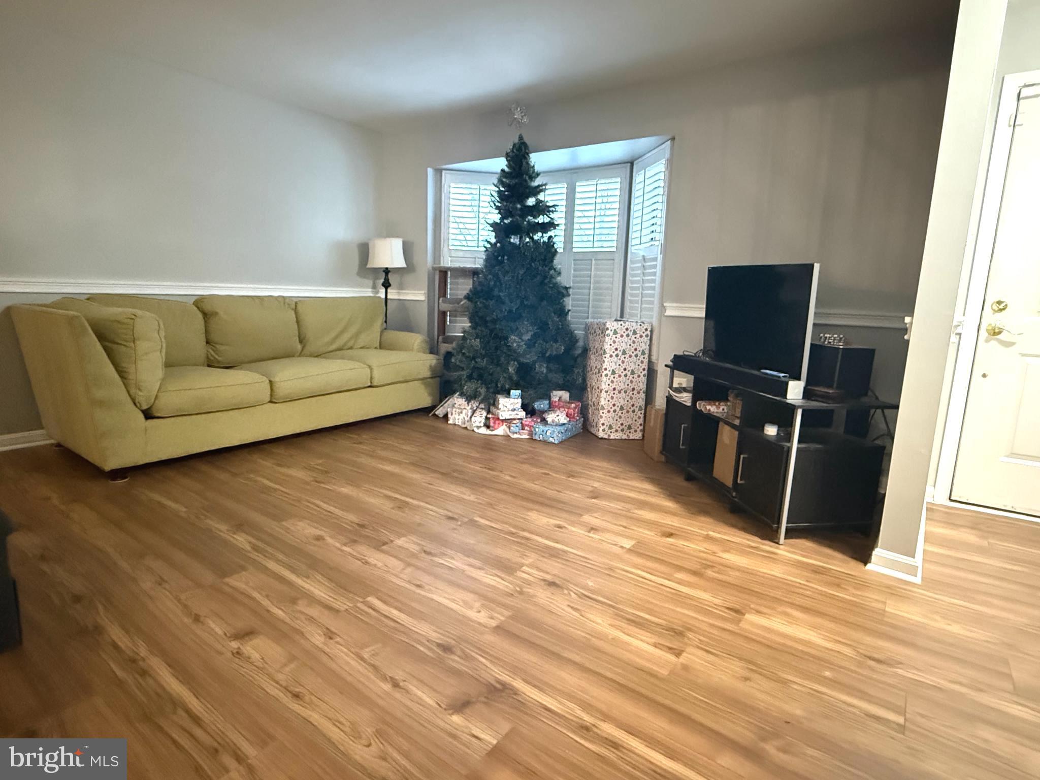 HILLSIDE TOWNES - Residential Lease