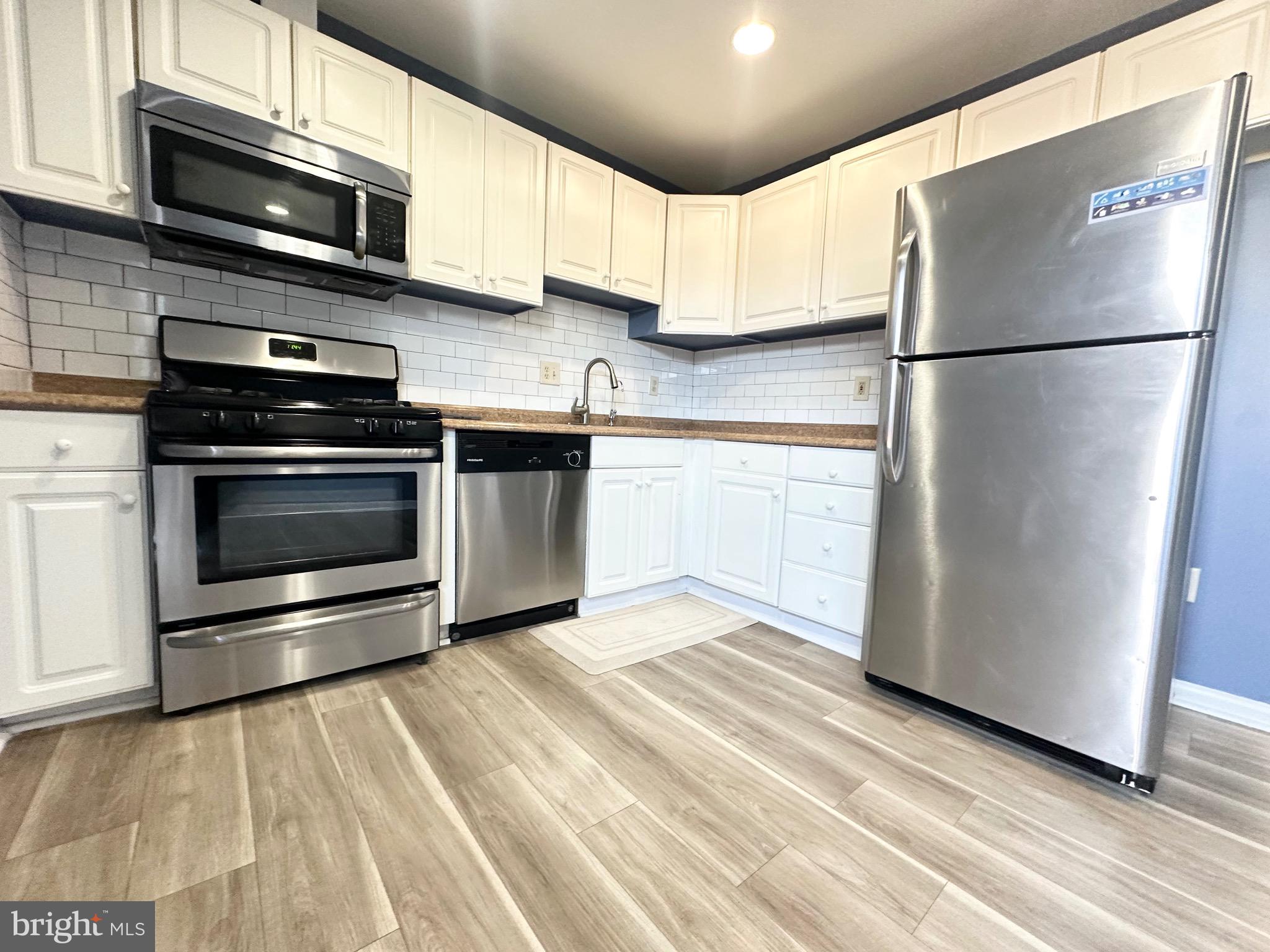 REFLECTION LAKE - Residential