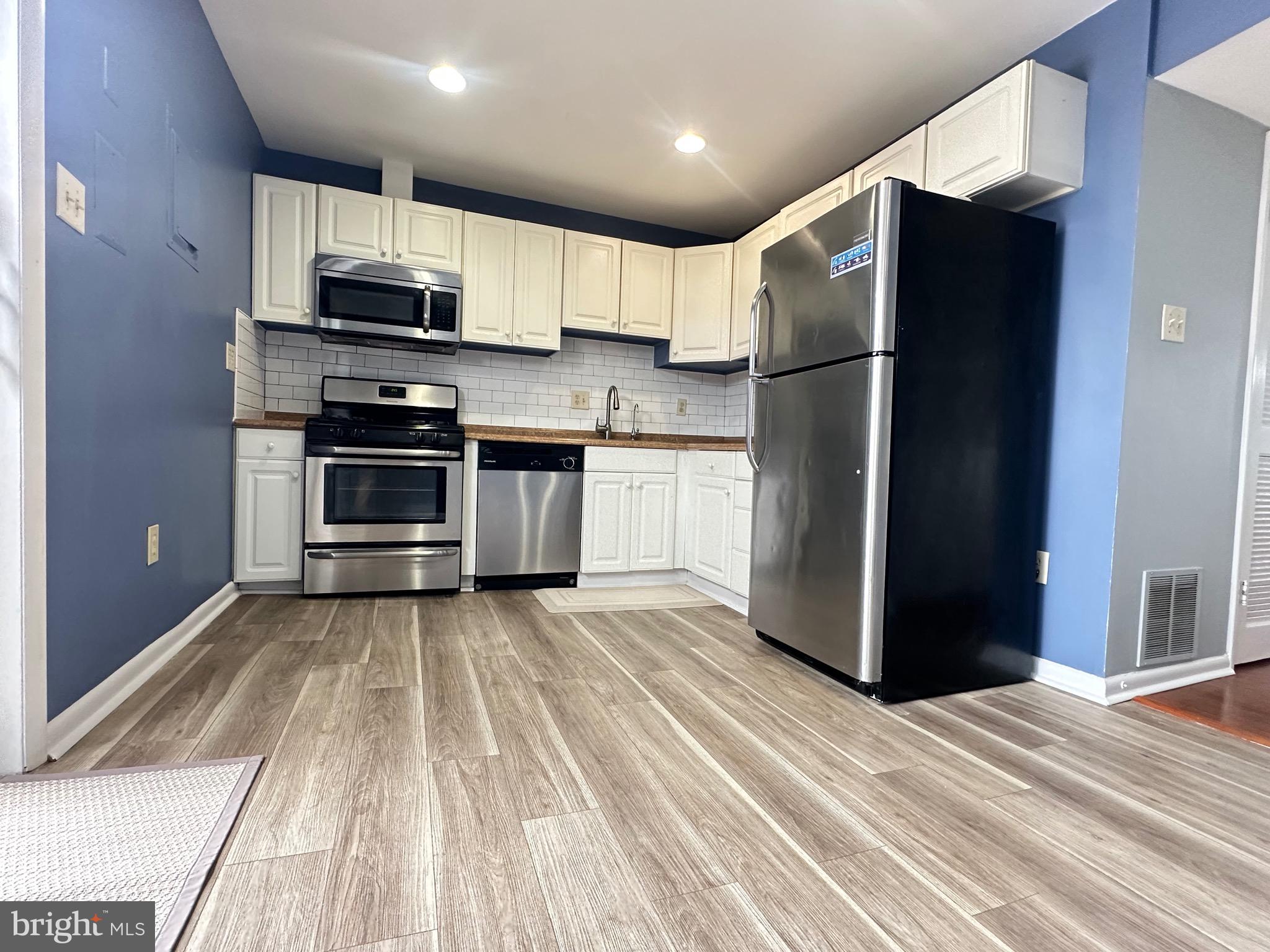 REFLECTION LAKE - Residential