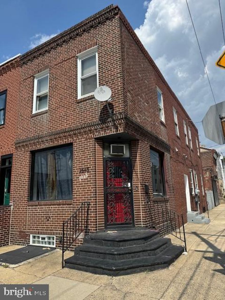 Office rental in Fishtown! Welcome to 2645 East Lehigh Ave. Located on the North West Corner of Lehigh and Edgemont, situated directly at the border between Fishtown and Port Richmond, and lays directly in the shadow of I-95. This first floor unit is a small, 300 sq. ft. commercial space, that will be great for any entrepreneur looking to start a business in the Fishtown area.  Great location that is near I-95, restaurants, shops and venues.