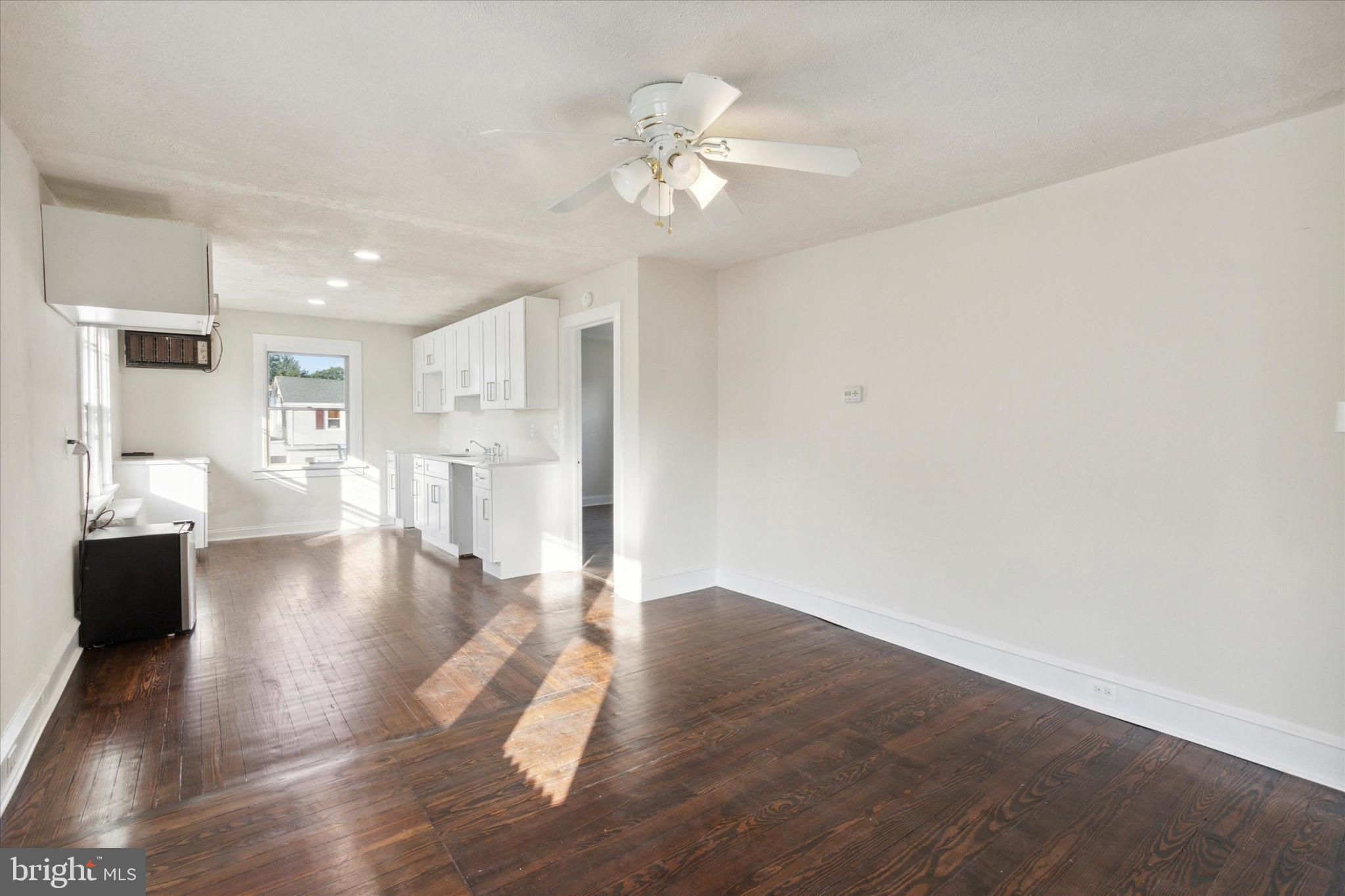 417 Garfield Ave #2, Folcroft, PA 19032 – For Lease
Welcome to this tastefully modern updated 3-bedroom, 2-bathroom apartment located on the 2nd floor of a well-maintained building in Folcroft. Recently renovated from top to bottom, this home offers a modern yet comfortable feel.
Step inside and you’ll immediately notice the beautiful hardwood floors that flow throughout, along with the abundance of natural light beaming in from large windows. The open-concept layout seamlessly connects the kitchen and living area, making it perfect for entertaining guests or enjoying family time.
Additional highlights include:
Private basement laundry area for added convenience
Off-street parking for residents
Pets allowed on a case-by-case basis
Close to travel access, parks, shops, and restaurants
This home blends style, functionality, and convenience—perfect for anyone seeking a move-in ready rental in a great location.
📍 Available Now – Schedule your showing today!
*Photos are from a previous listing, as it is currently tenant occupied*