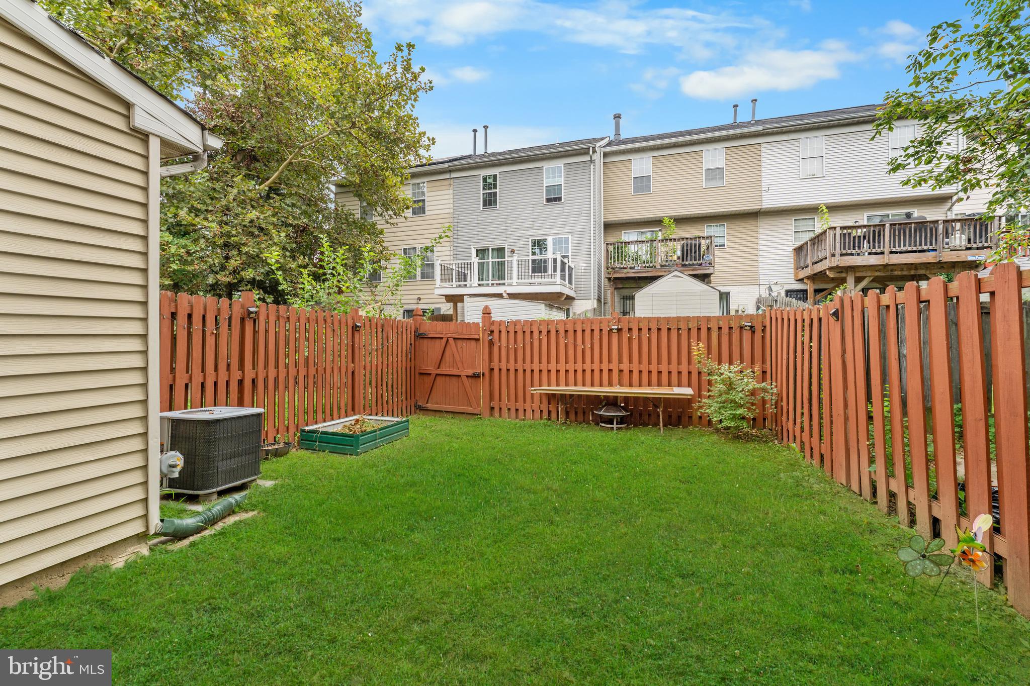 1008 HANBURY COURT