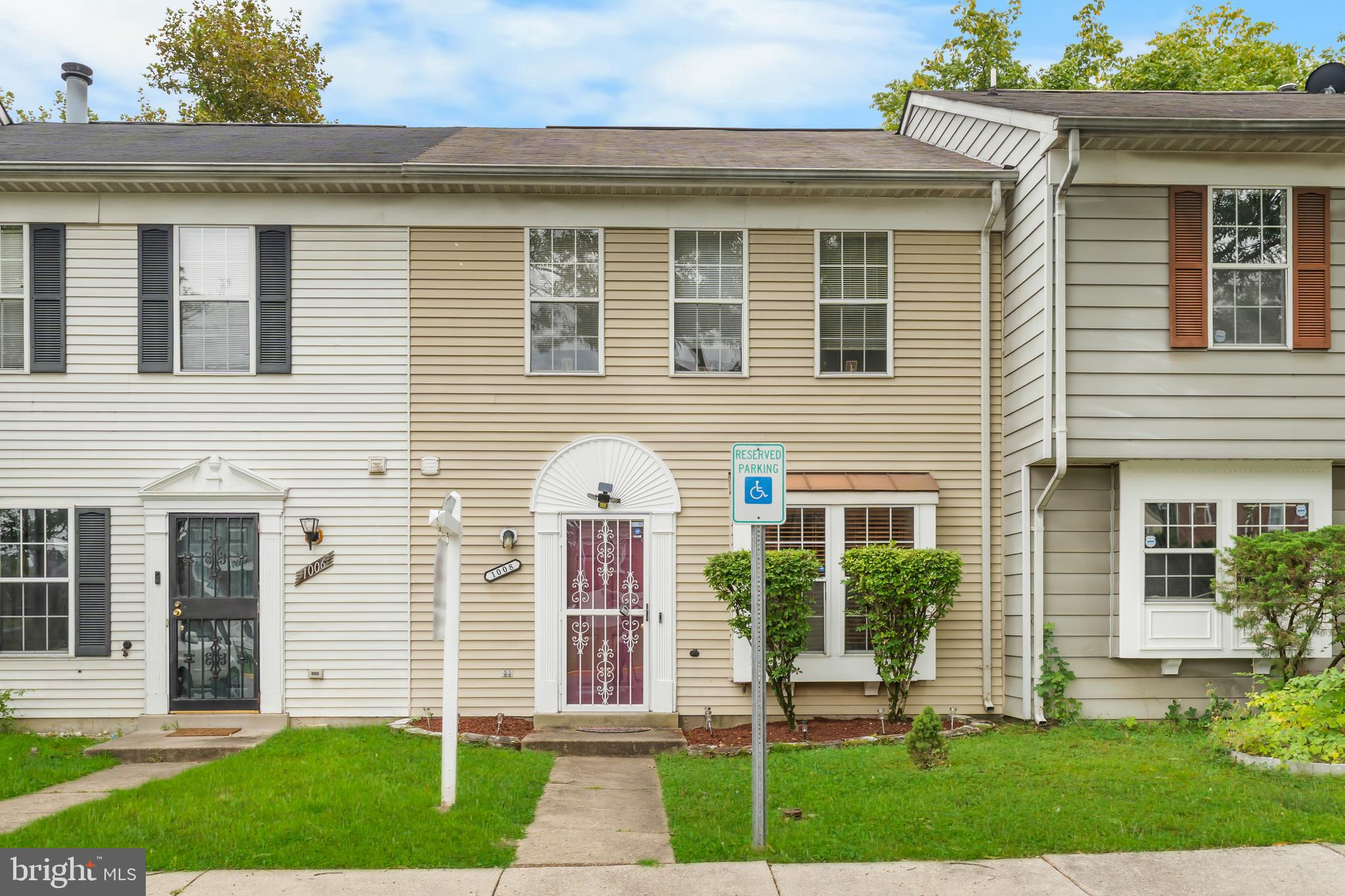 1008 HANBURY COURT
