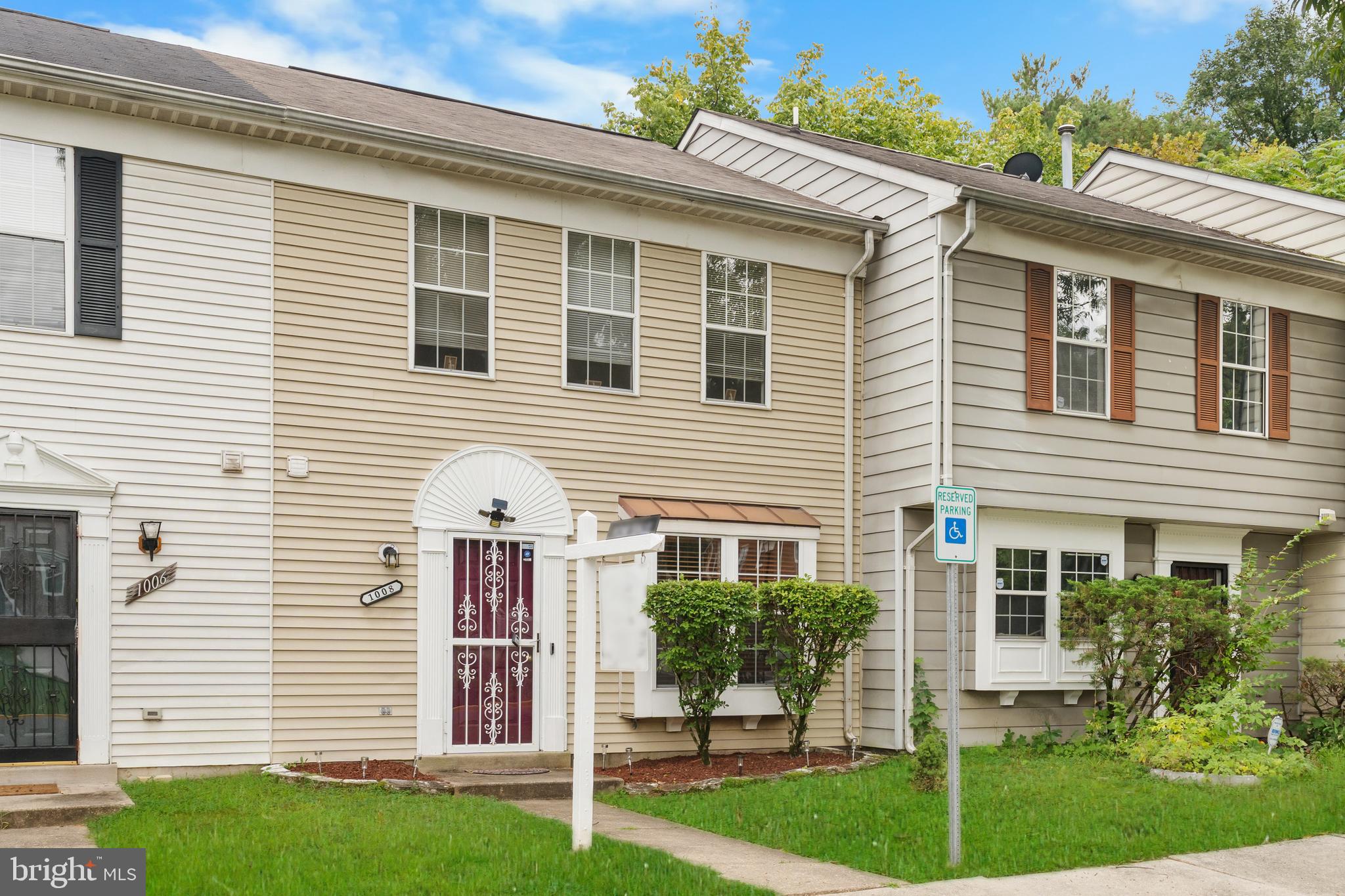 1008 HANBURY COURT