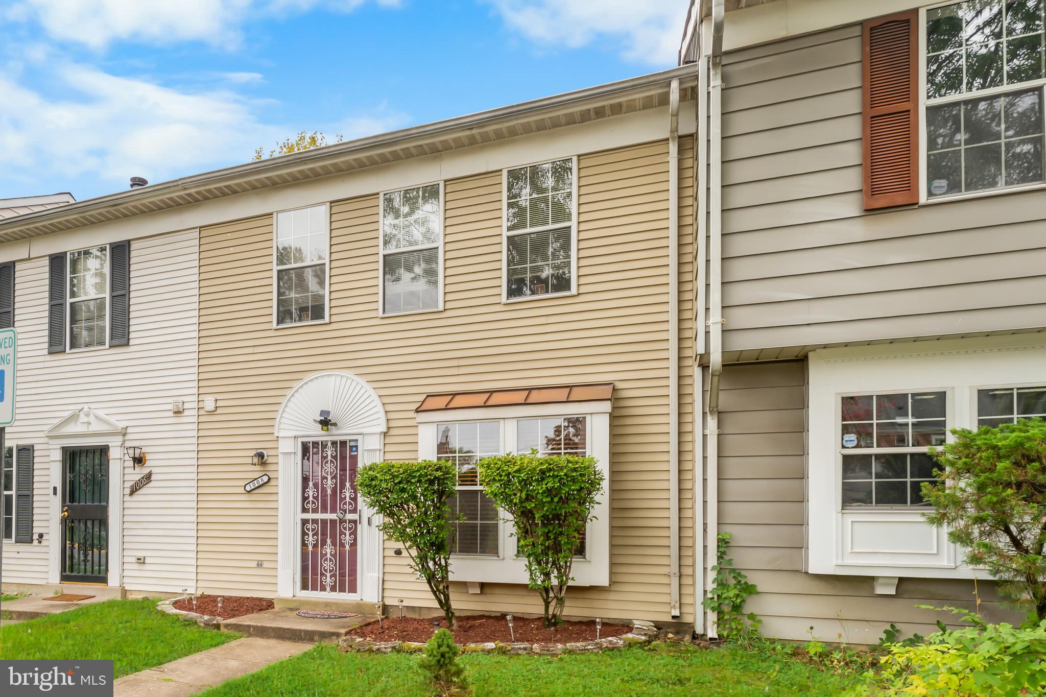 1008 HANBURY COURT