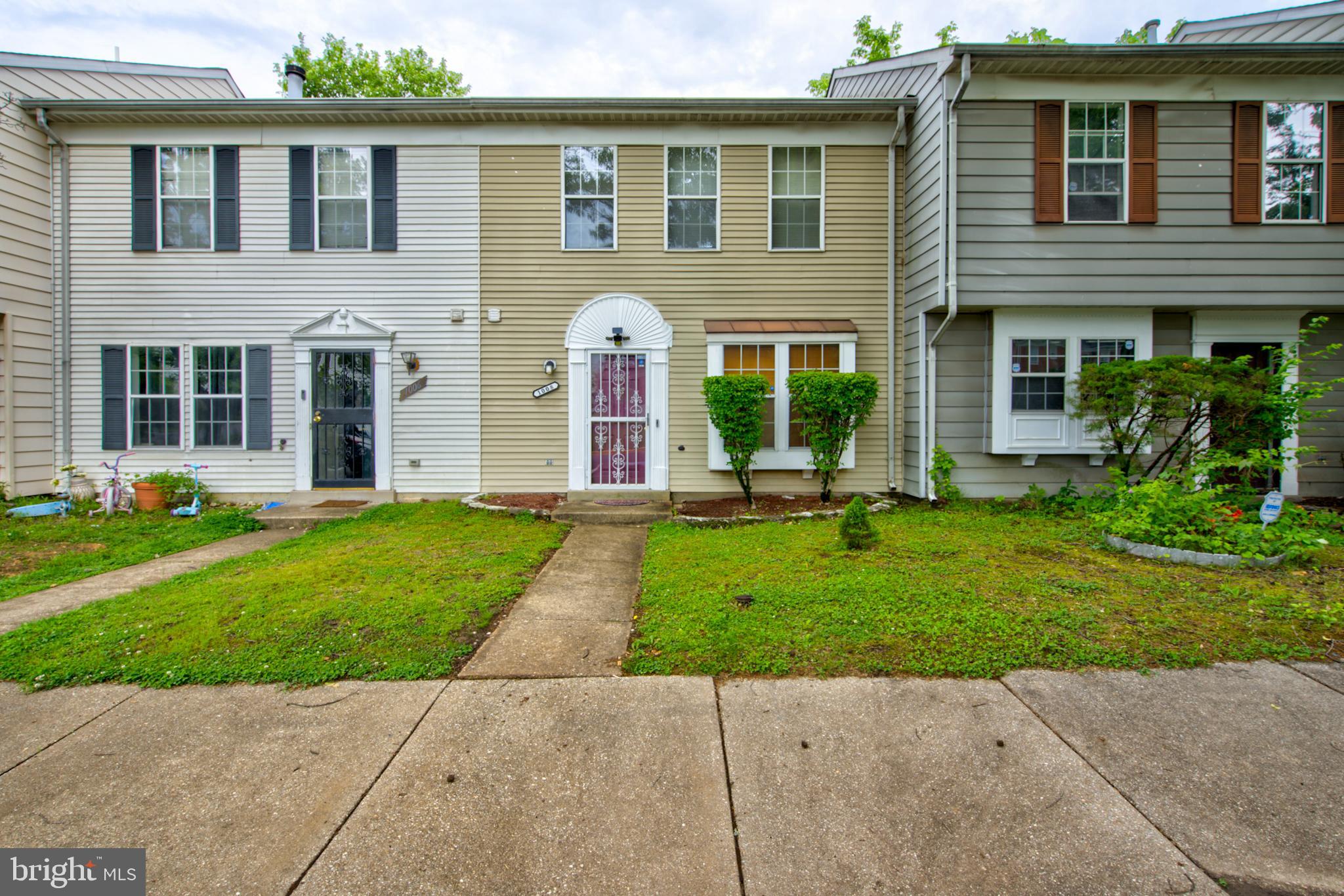 1008 HANBURY COURT
