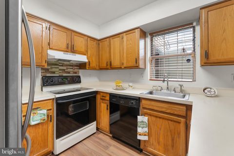 1008 HANBURY COURT CAPITOL HEIGHTS MD 20743