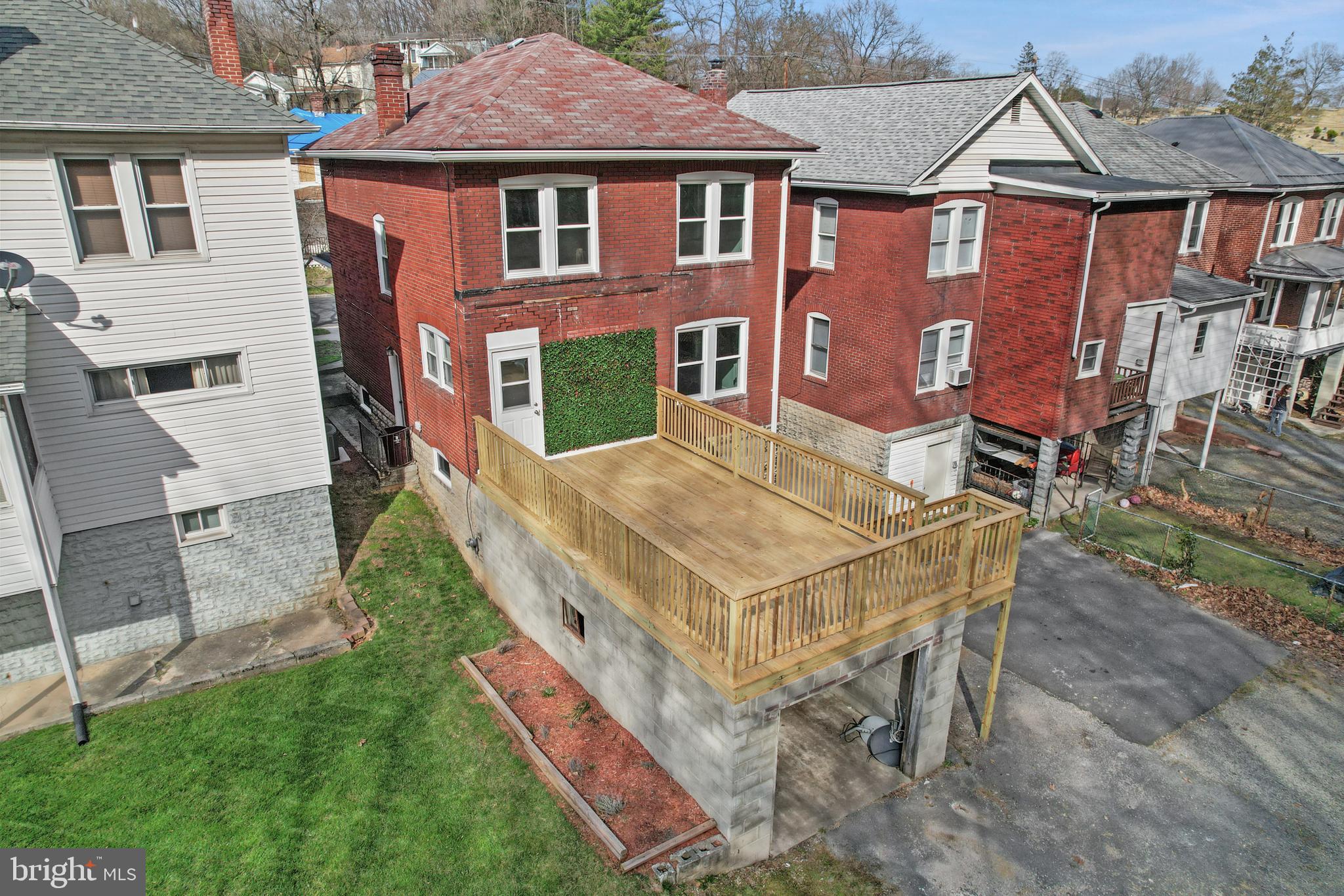 WEST SIDE - Residential