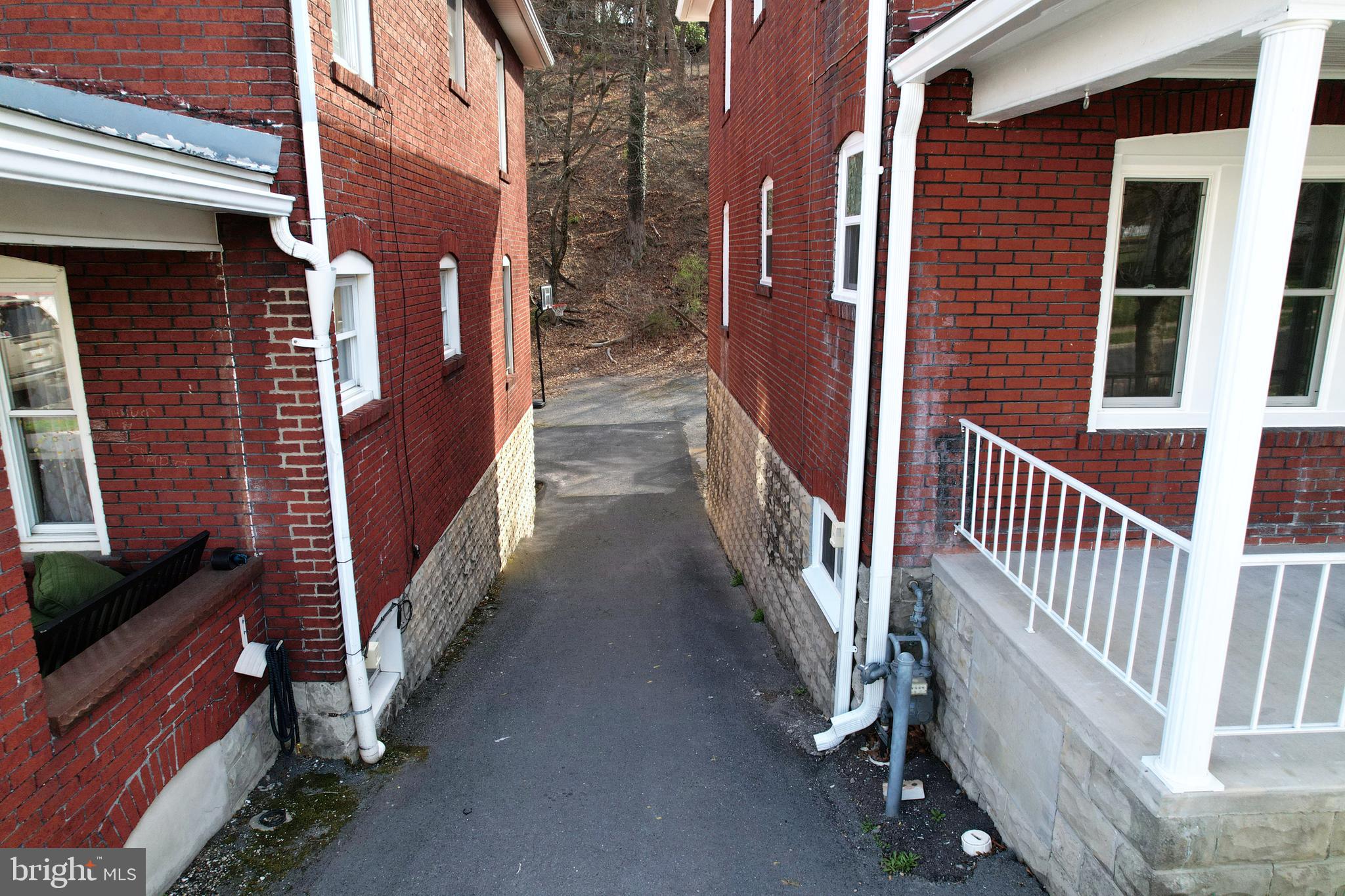 WEST SIDE - Residential