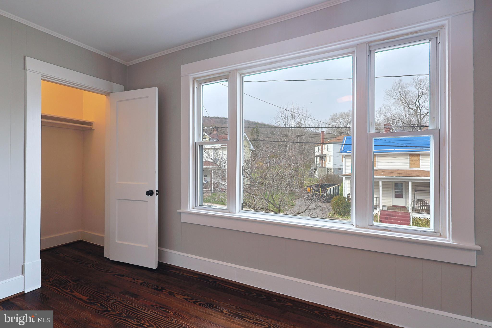 WEST SIDE - Residential