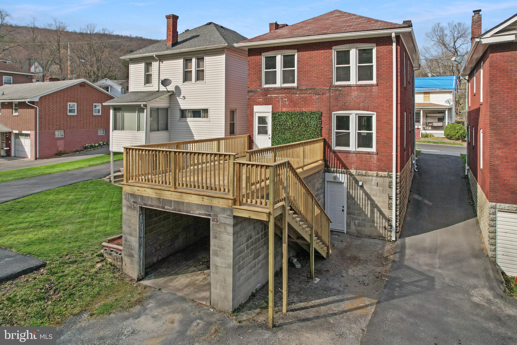 WEST SIDE - Residential