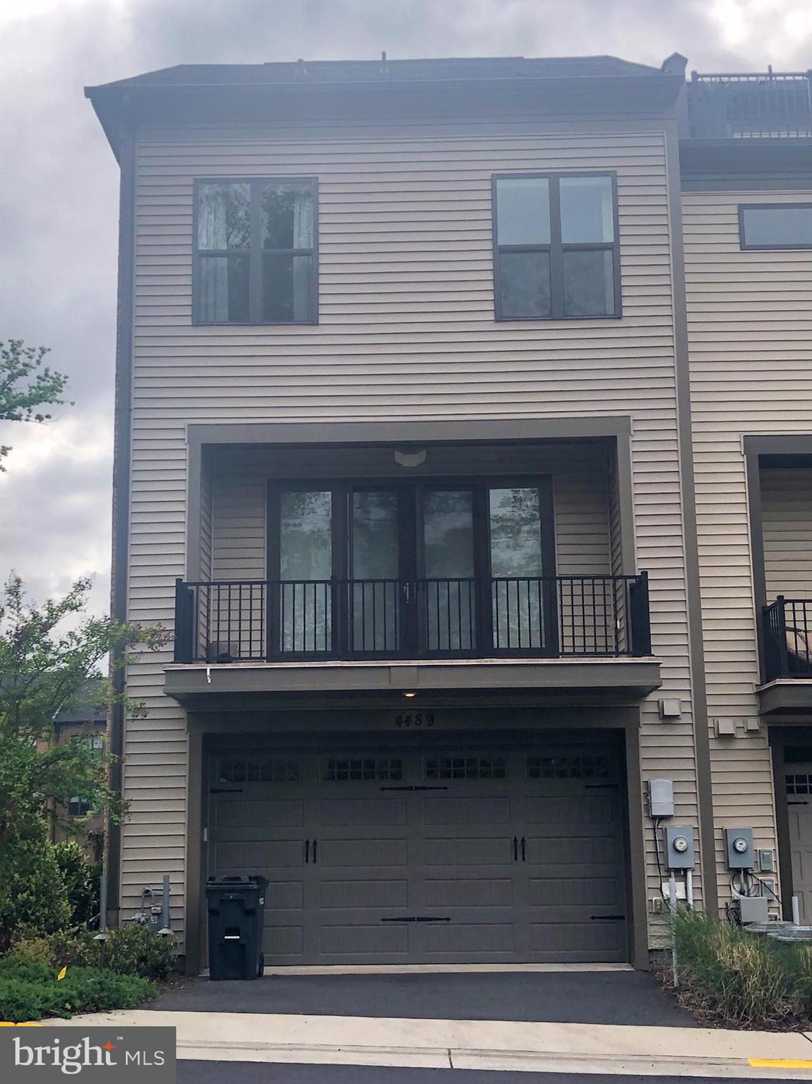 WEST OAKS CORNER - Residential Lease