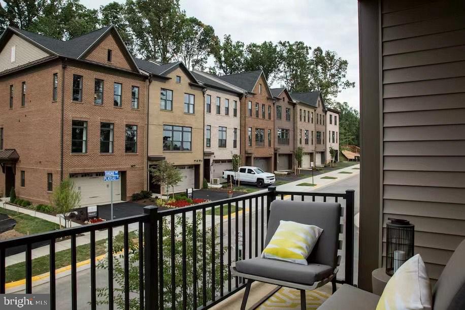 WEST OAKS CORNER - Residential Lease