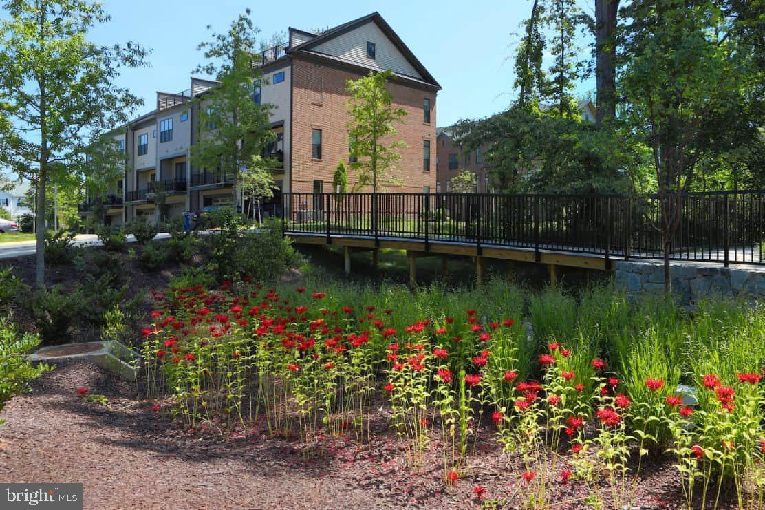 WEST OAKS CORNER - Residential Lease