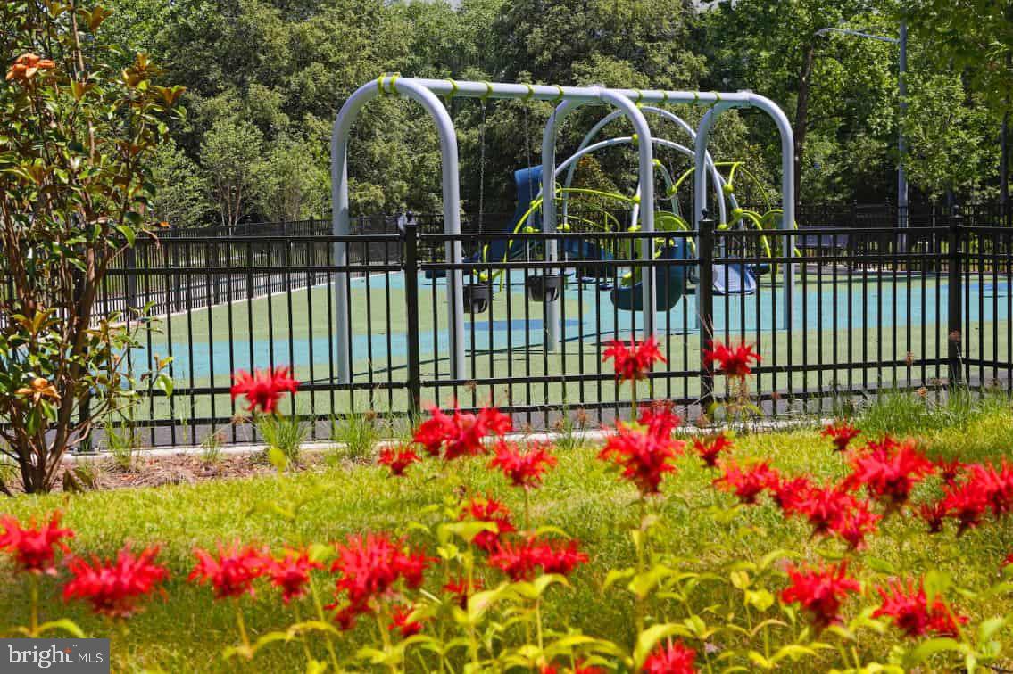 WEST OAKS CORNER - Residential Lease