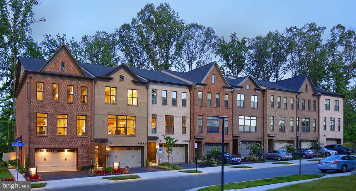 WEST OAKS CORNER - Residential Lease