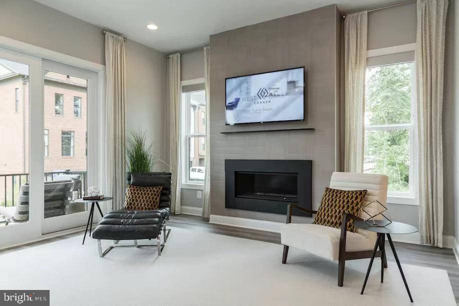 WEST OAKS CORNER - Residential Lease