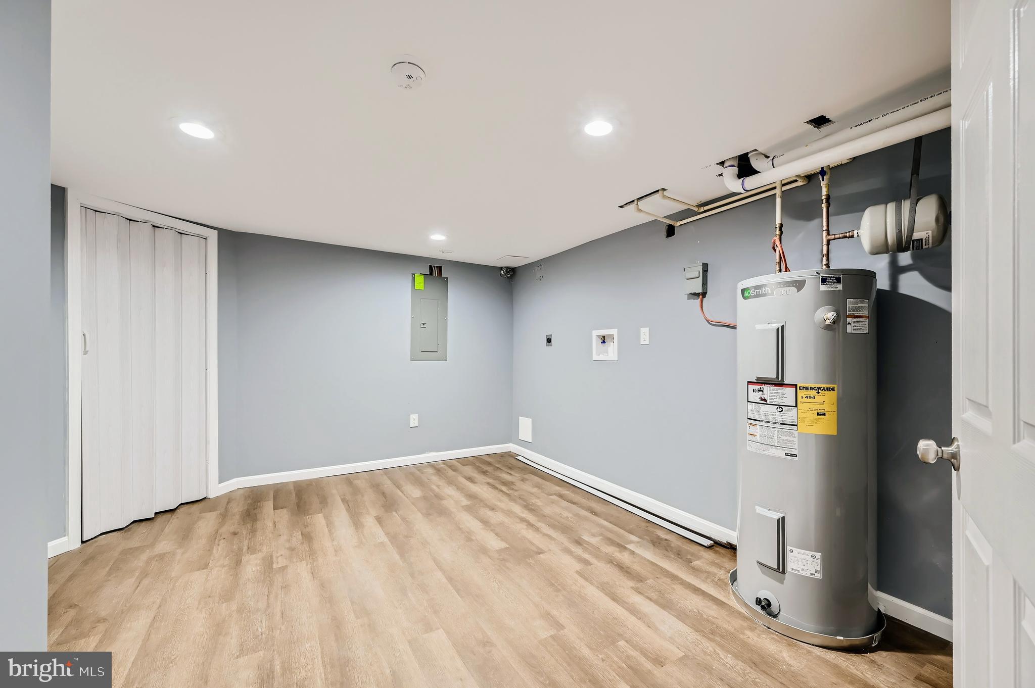 ELLWOOD PARK - Residential