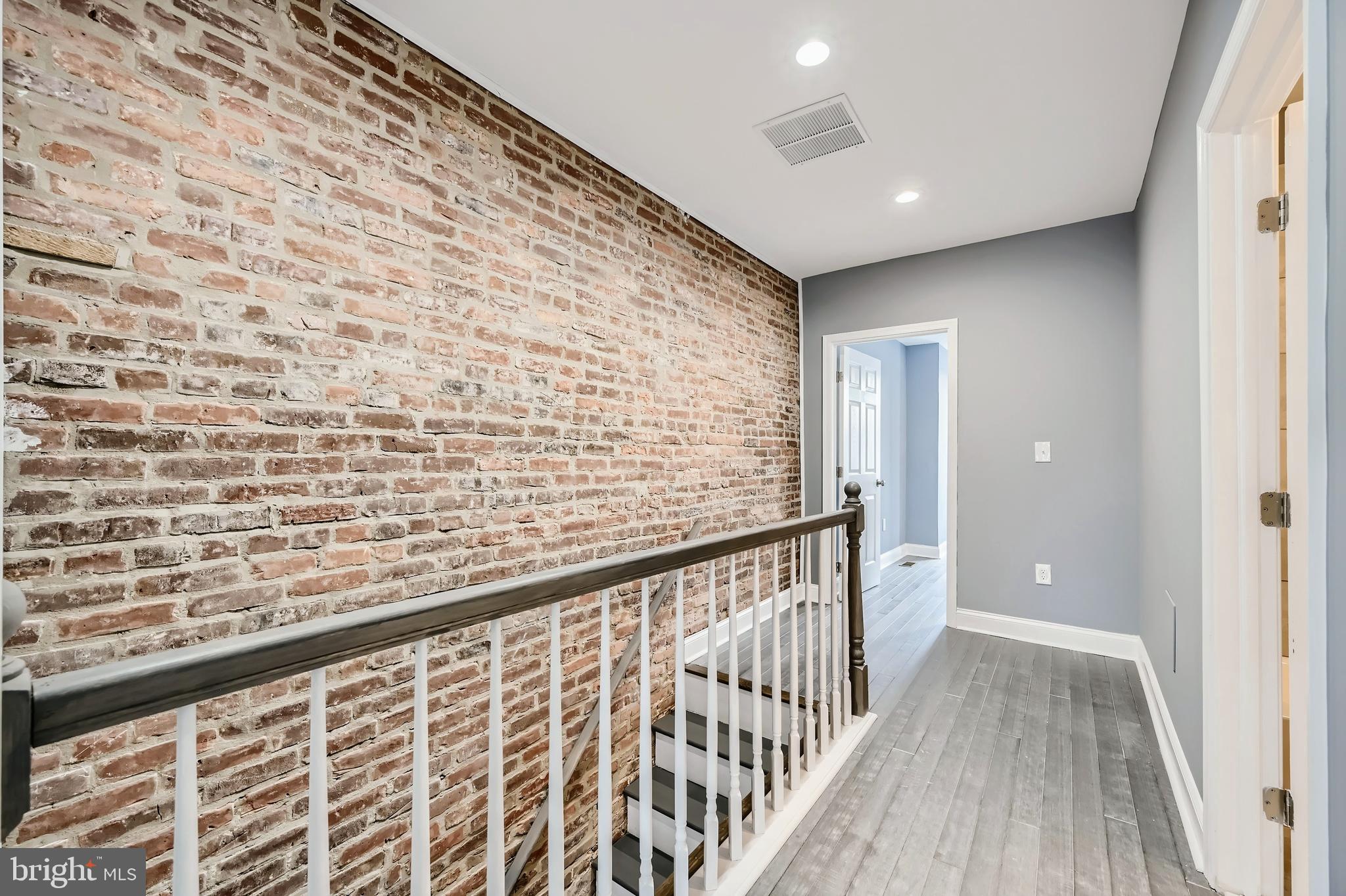 ELLWOOD PARK - Residential