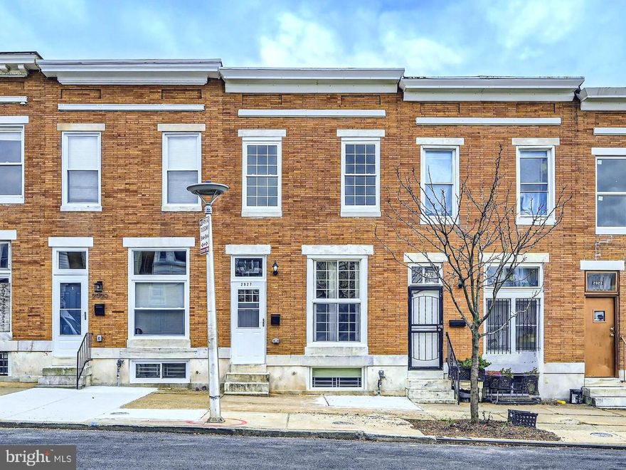 Welcome to this charming all-brick townhome offering a perfect blend of elegance and modern convenience. With three bedrooms and three bathrooms, this residence has undergone a stylish transformation, ensuring a comfortable and luxurious living experience. Step inside to discover a brand-new kitchen that is both functional and aesthetically pleasing. The kitchen boasts sleek and modern cabinets, complemented by state-of-the-art stainless steel appliances, creating a chef's paradise. The carefully chosen new flooring runs throughout the home, providing a seamless and stylish foundation for the entire space. The attention to detail is evident in the custom ceilings, adding a touch of sophistication to each room. The three bathrooms are true masterpieces, each featuring custom tile showers that showcase the latest in design trends. The attention to detail in the bathrooms mirrors the overall quality and craftsmanship of the entire home. This property is not just a house; it's a statement of modern living. Immerse yourself in the luxury of new features, the timeless allure of brick, and the comfort of a meticulously updated home. Don't miss the chance to make this exquisite townhome yours.  Please note the tax record of square footage is incorrect.  The Seller enlarged the kitchen by an additional 142 square feet for a total of 1500 sqft.
