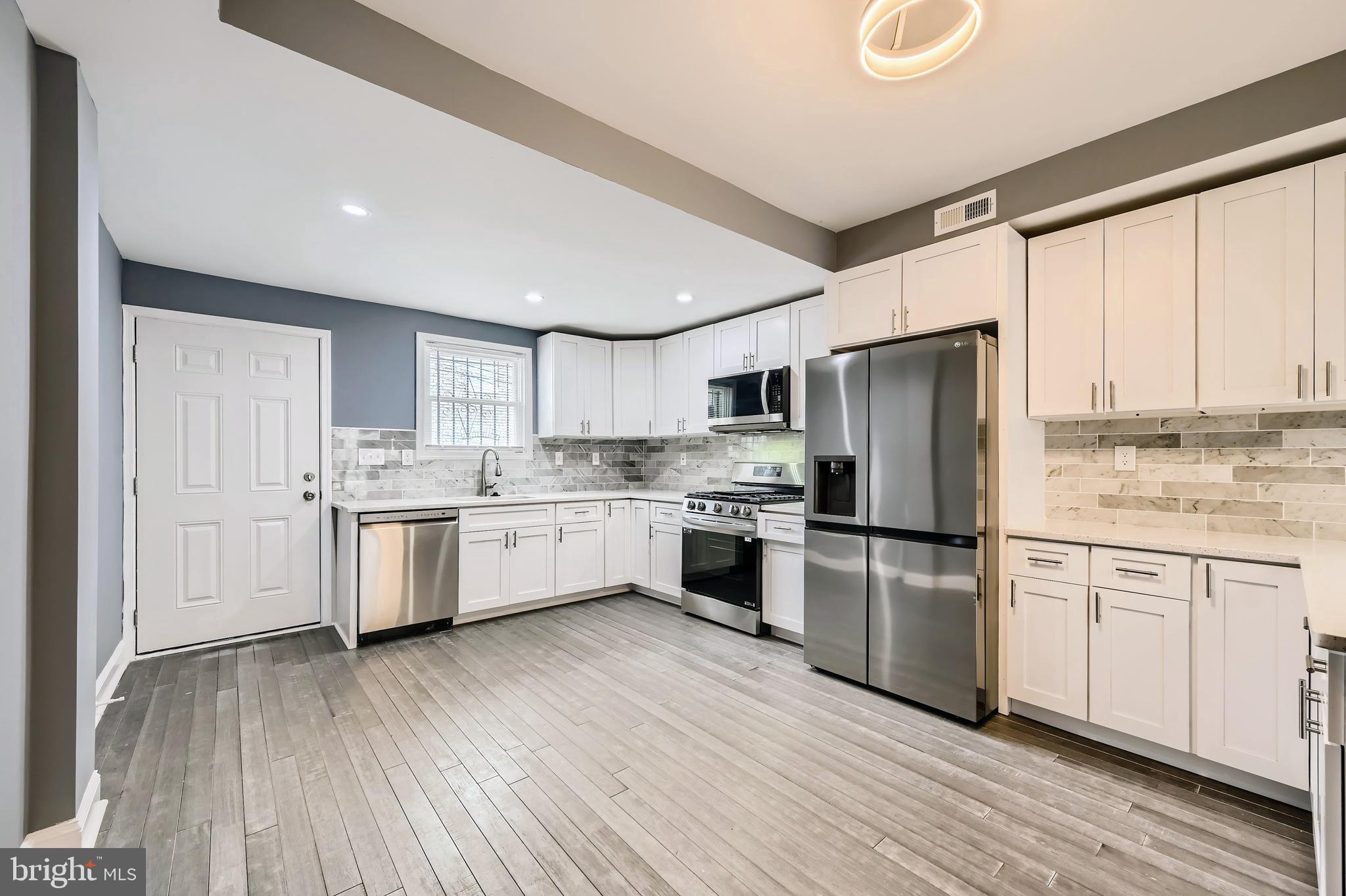 ELLWOOD PARK - Residential