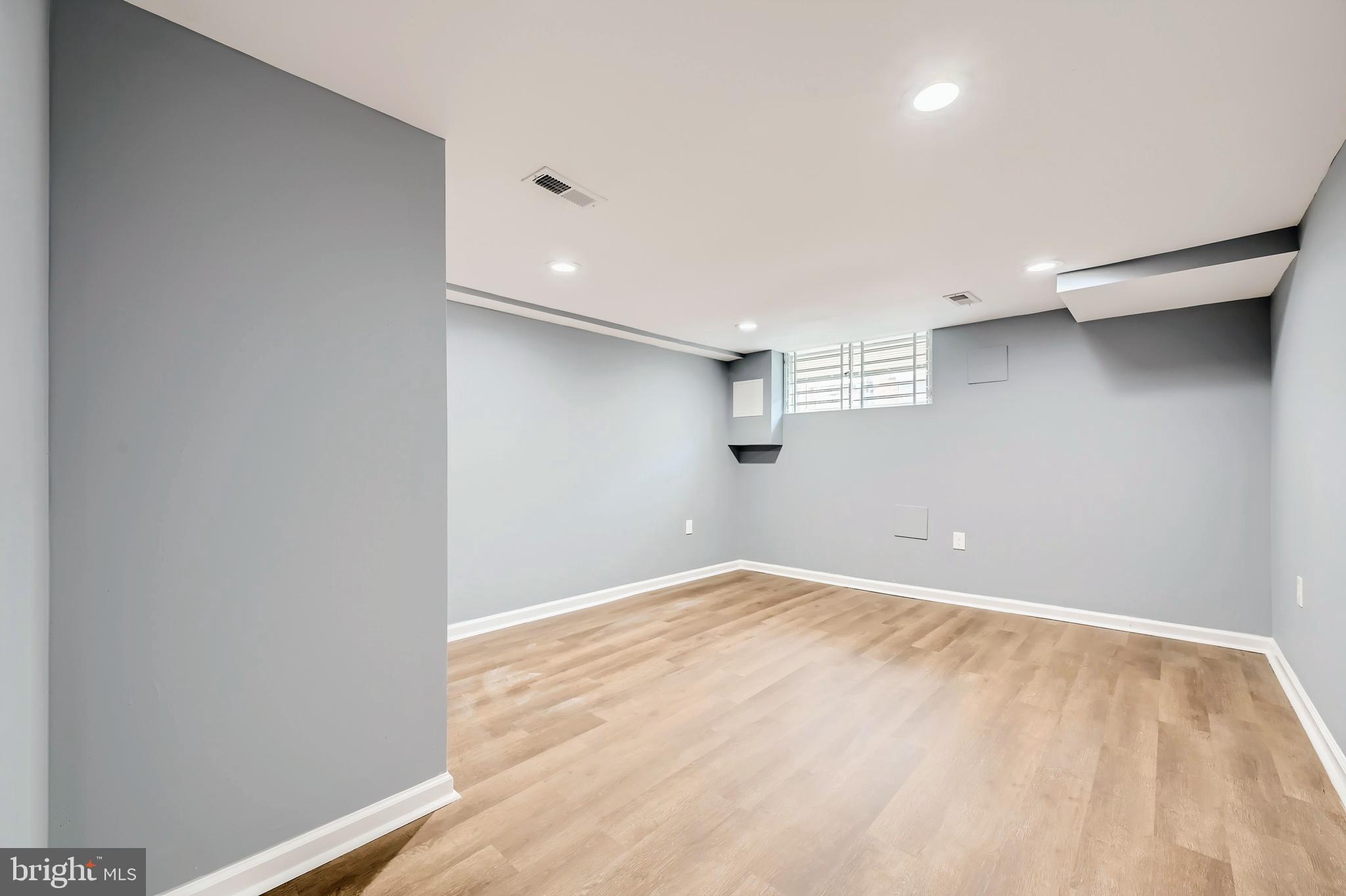 ELLWOOD PARK - Residential